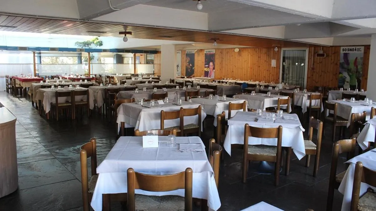 Restaurant/places to eat in TH 1400 Hotel