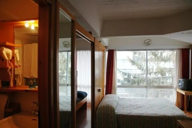 Photo of the whole room, Bed in TH 1400 Hotel