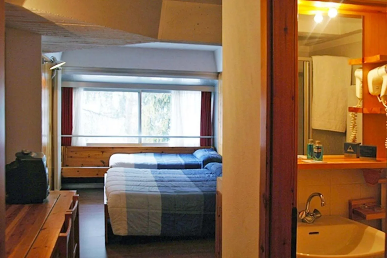 Bathroom, Bed in TH 1400 Hotel