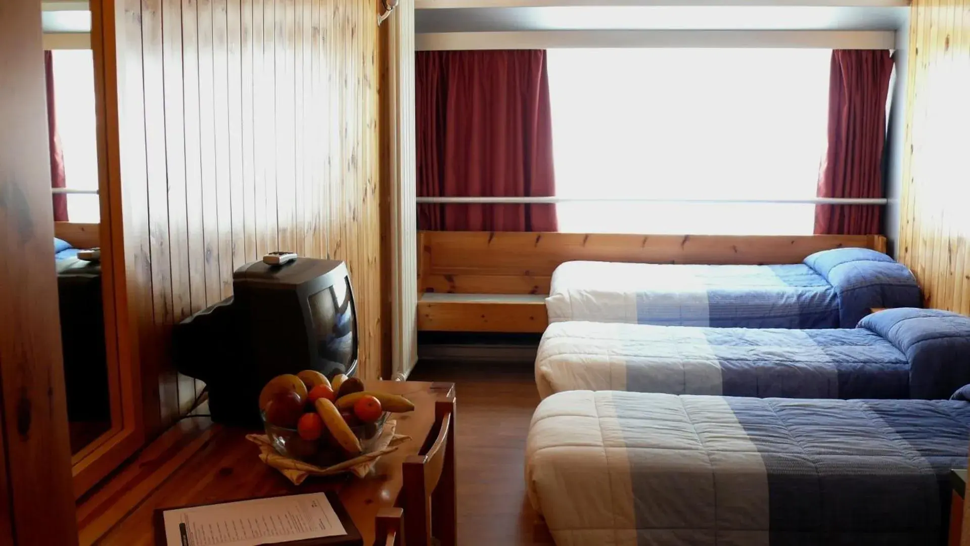 Triple Room in TH 1400 Hotel Triple Room in TH 1400 Hotel