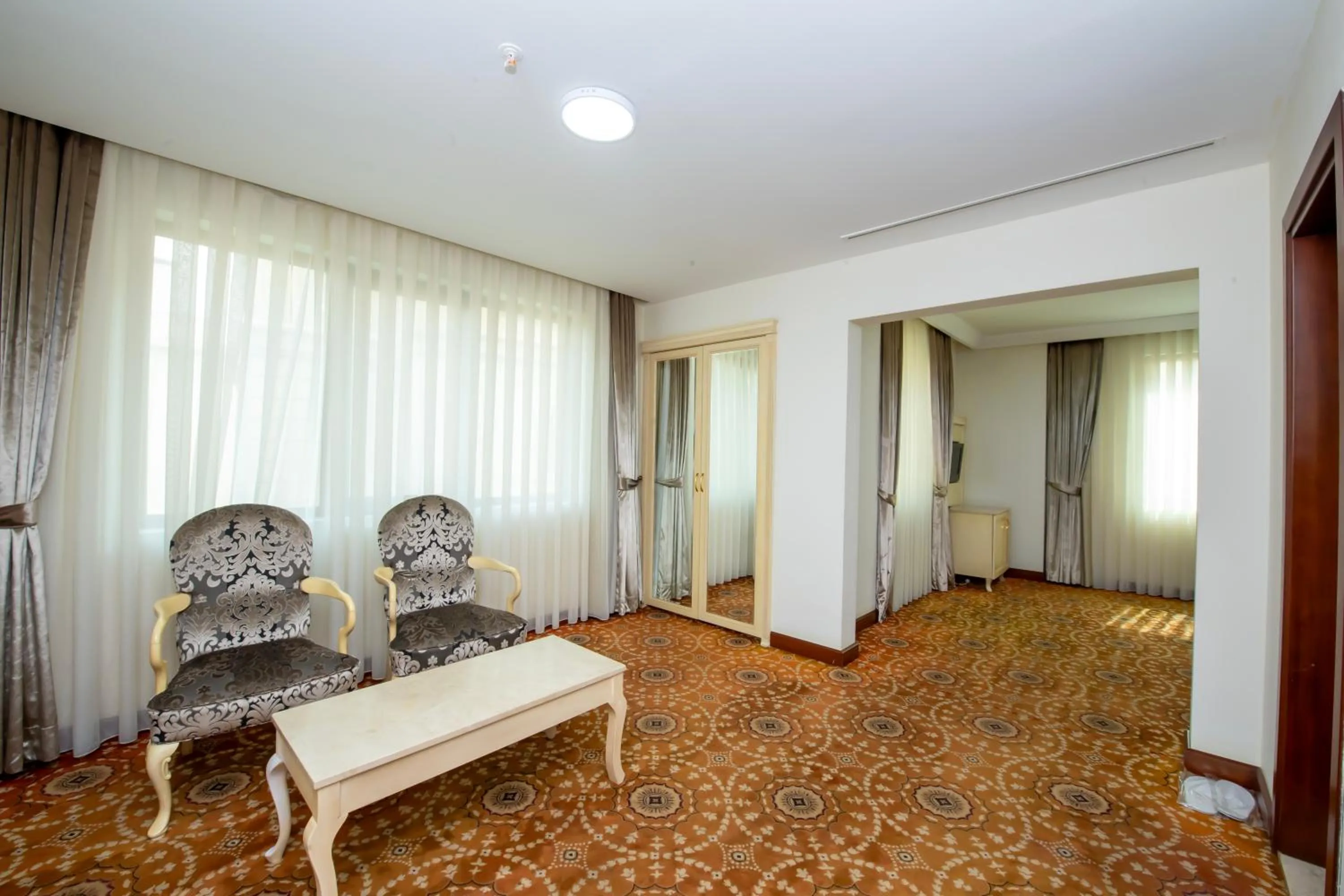 Living room in Atropat Old City Hotel