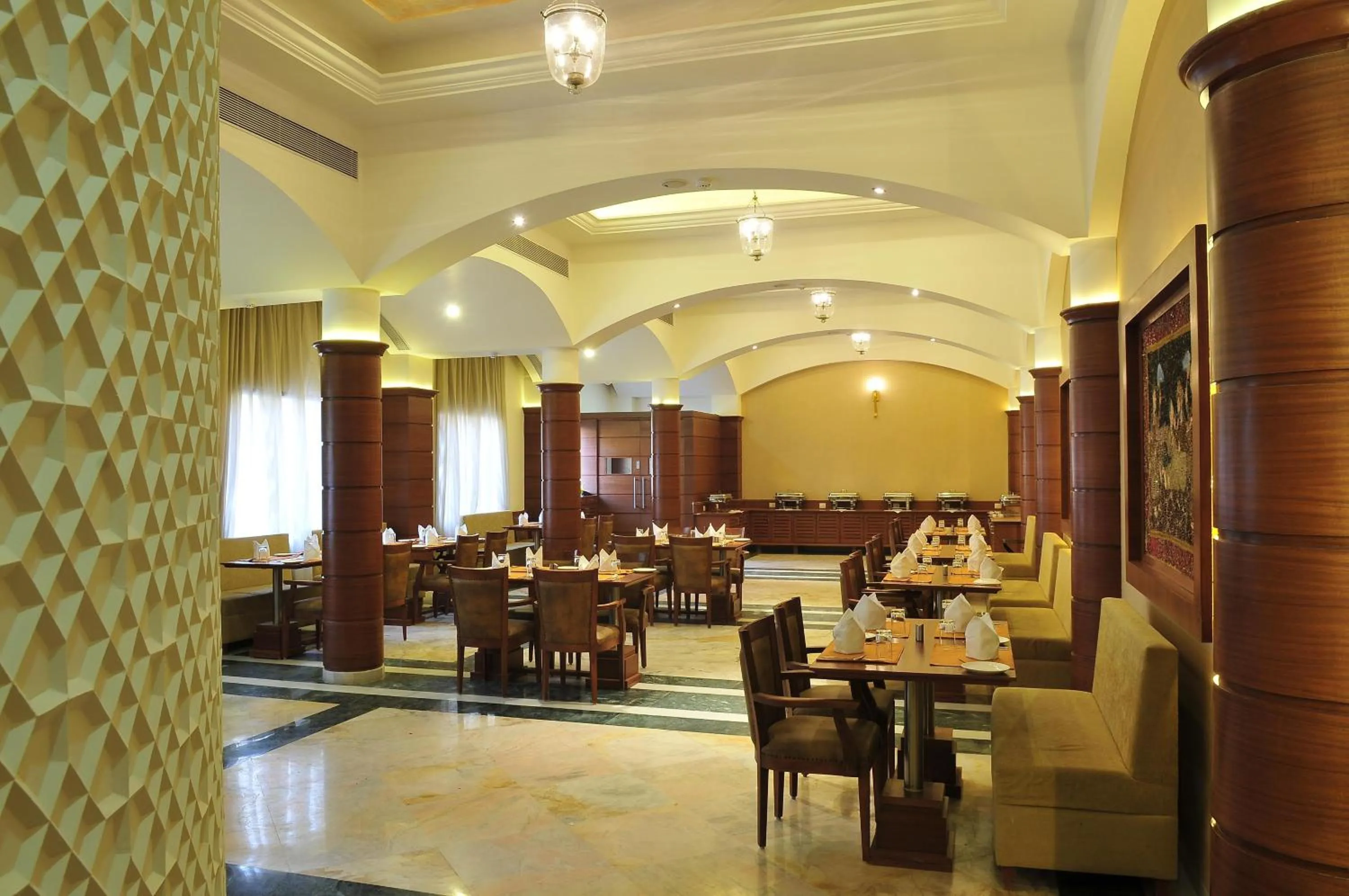 Restaurant/places to eat in Cambay Resort, Udaipur