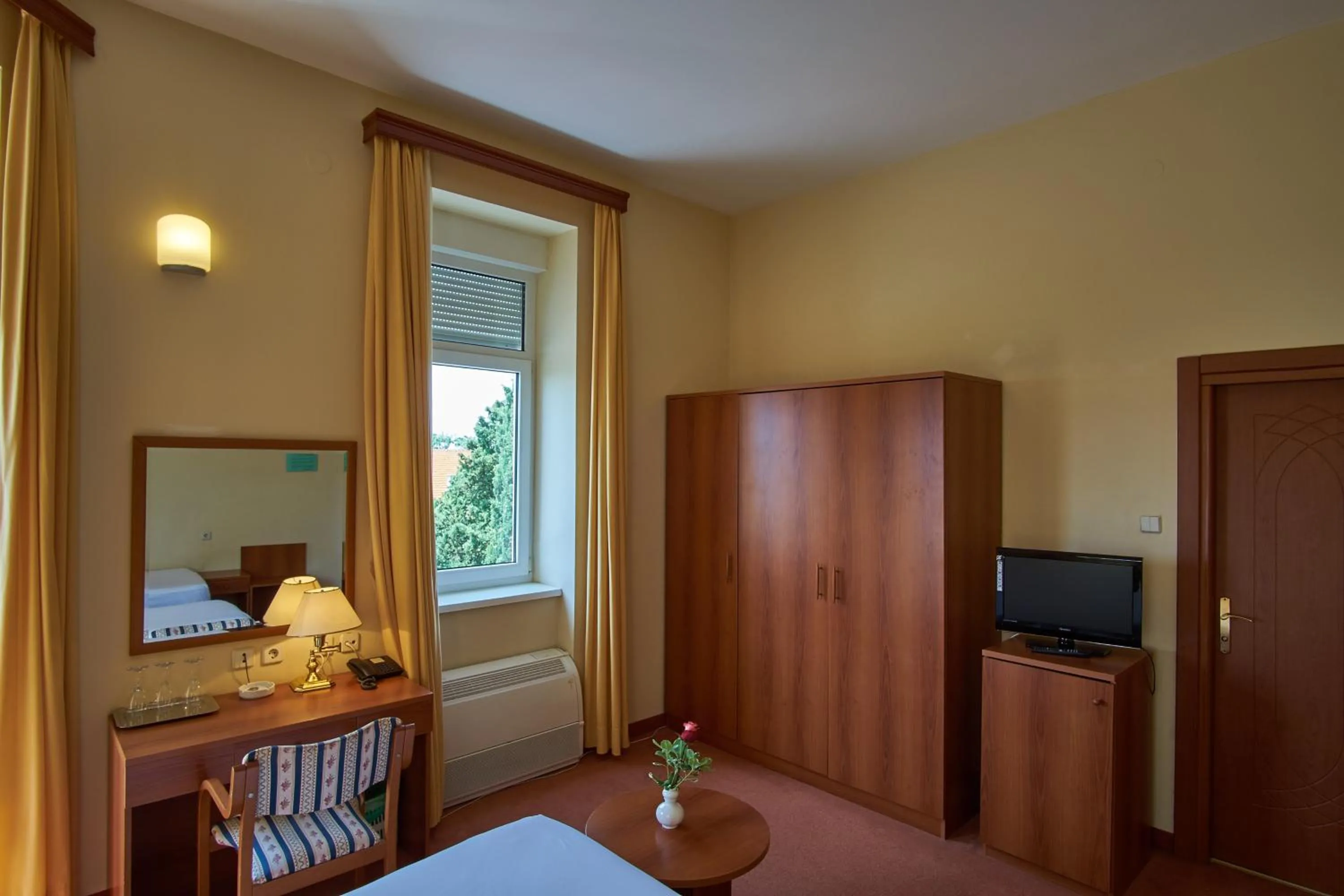 Decorative detail, Bed in Hotel Vila Ružica- glavna zgrada i depandanse