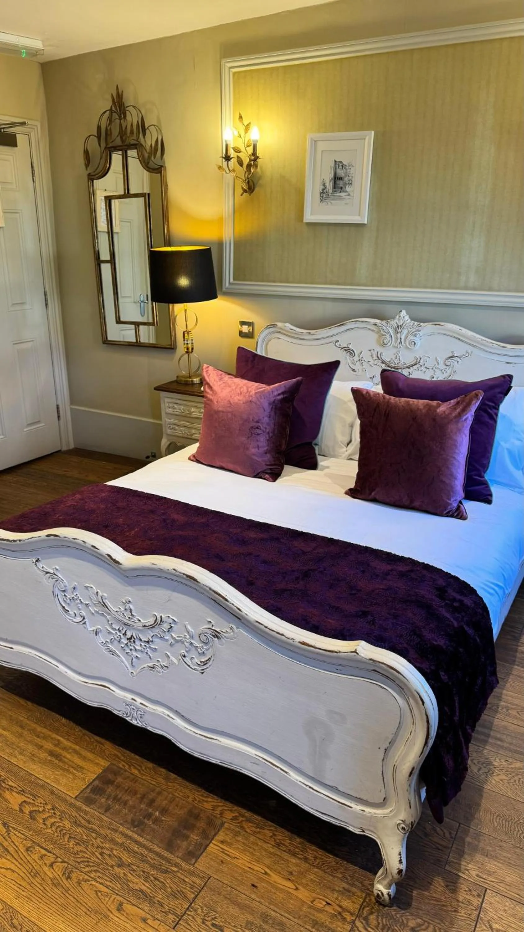 Bed in No.64 at the Joiners