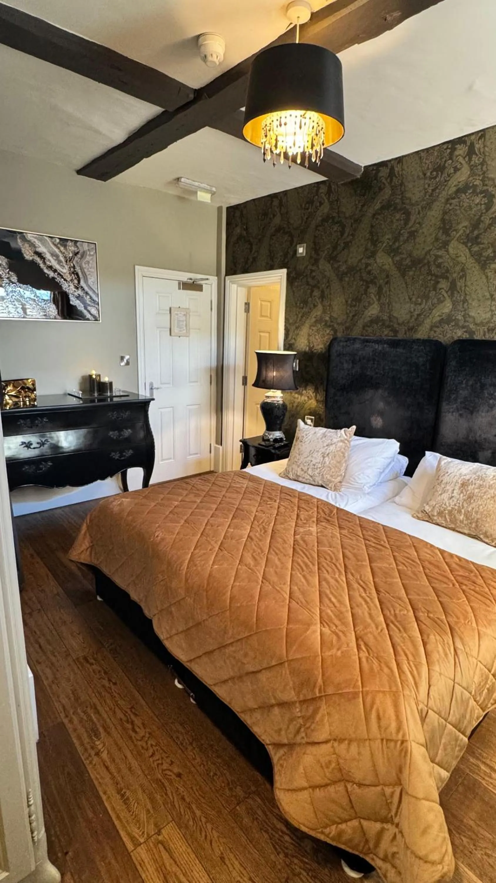 Bed in No.64 at the Joiners