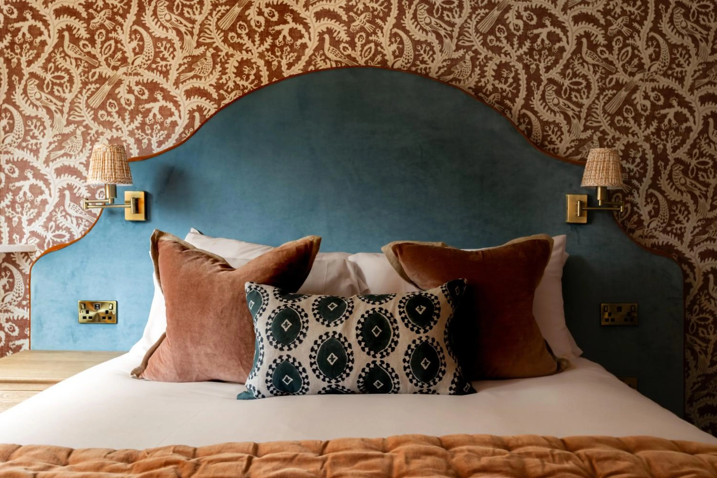 Bed in Bel and The Dragon-Cookham