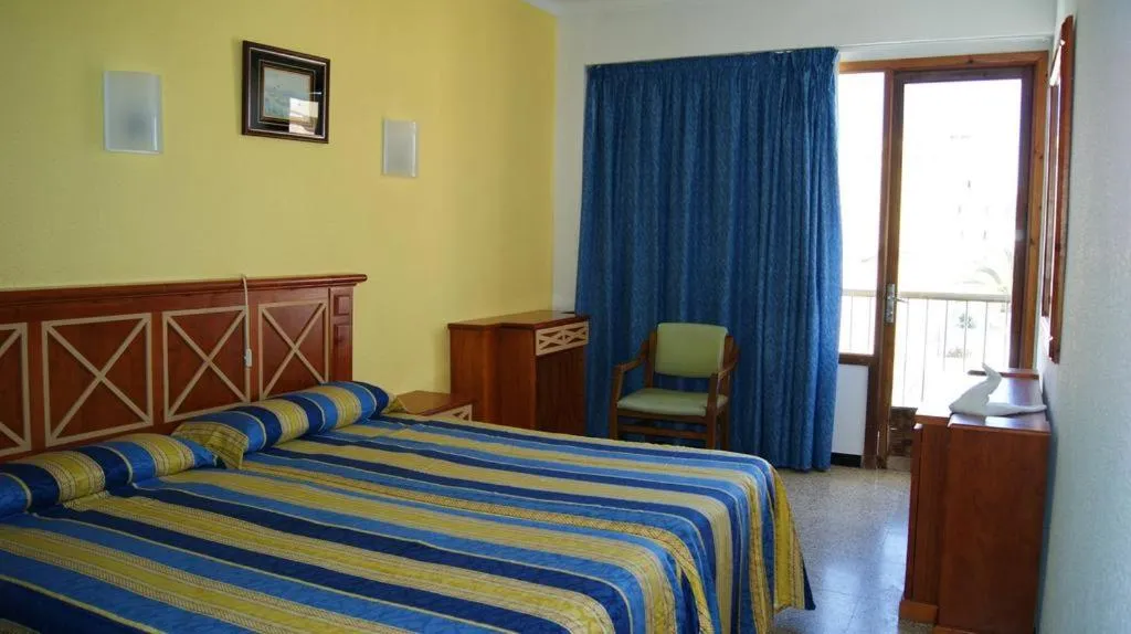 Photo of the whole room, Bed in Hotel Alfonso