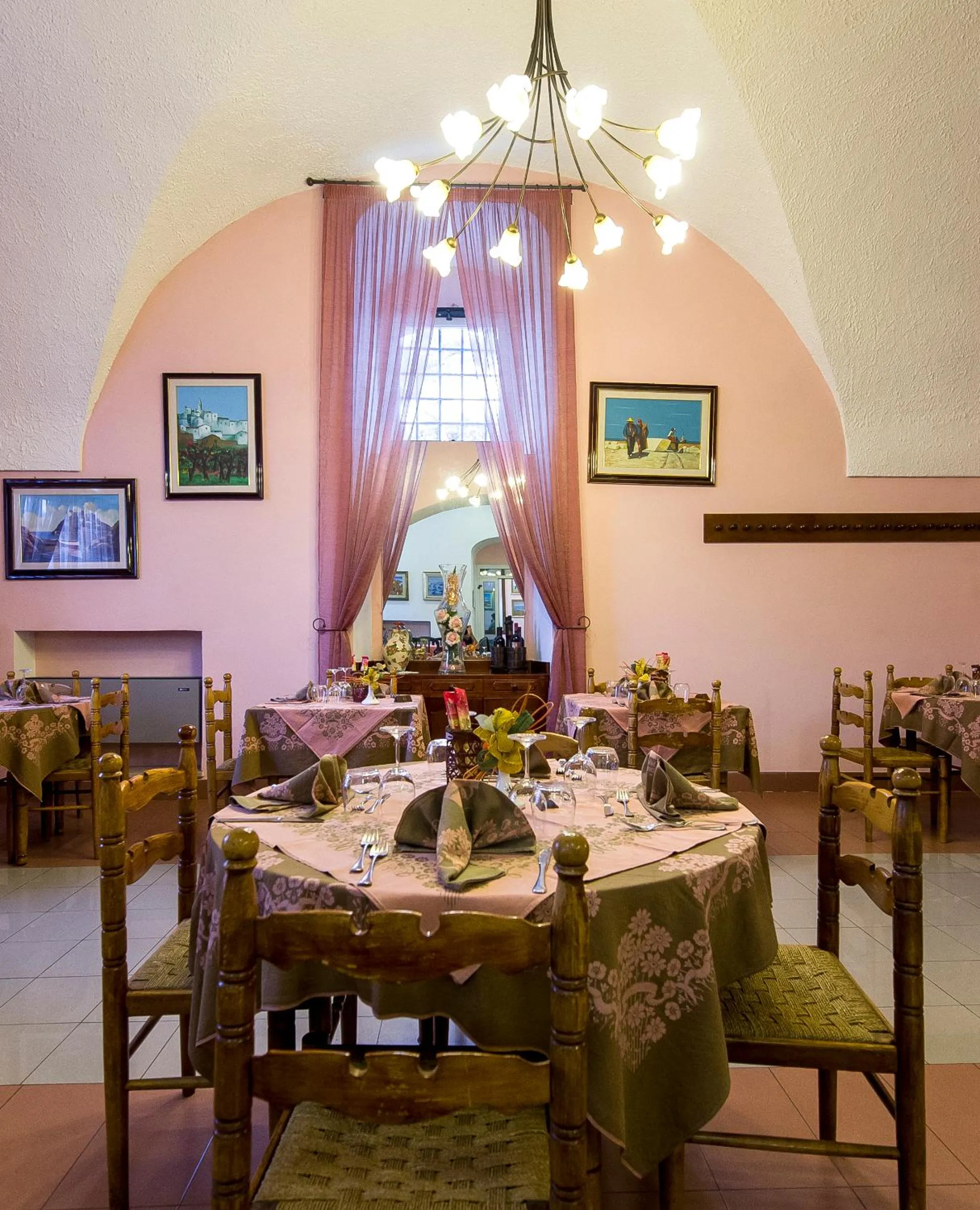 Restaurant/Places to Eat in Hotel Miramare