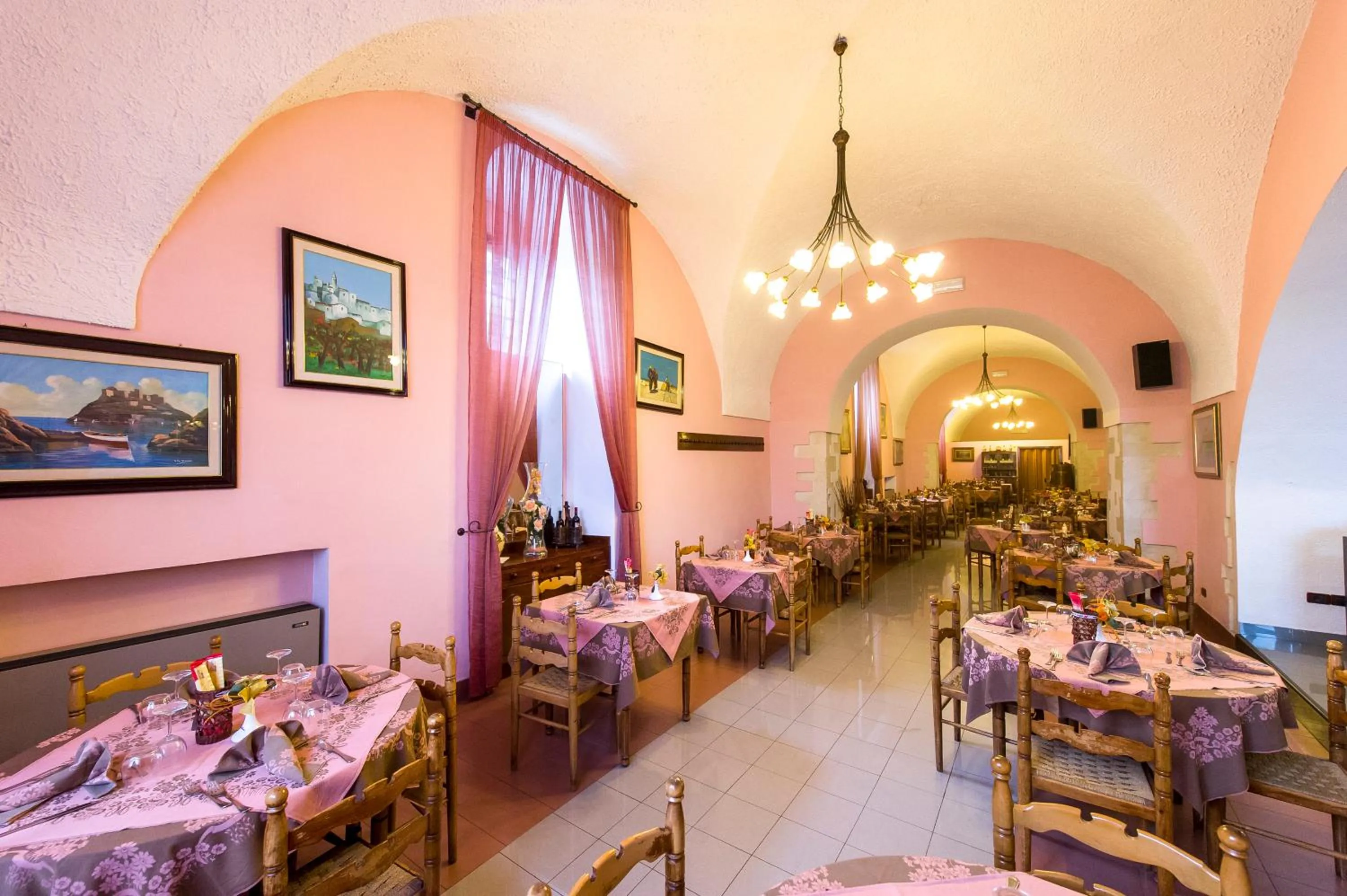 Restaurant/Places to Eat in Hotel Miramare