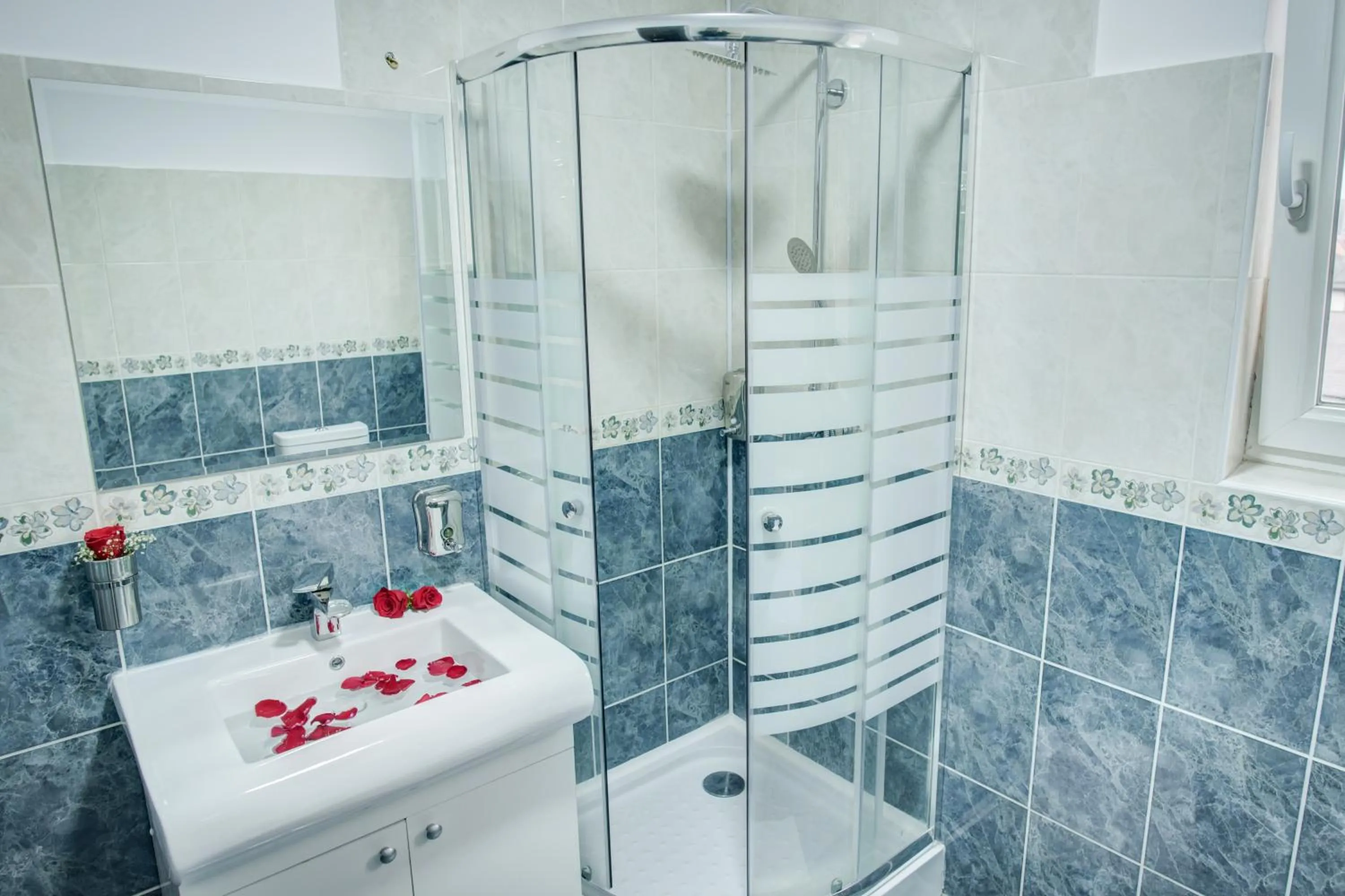 Bathroom in Hotel Elisabeta