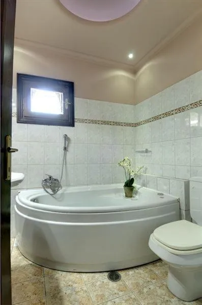 Hot Tub in Iatrou Guesthouse