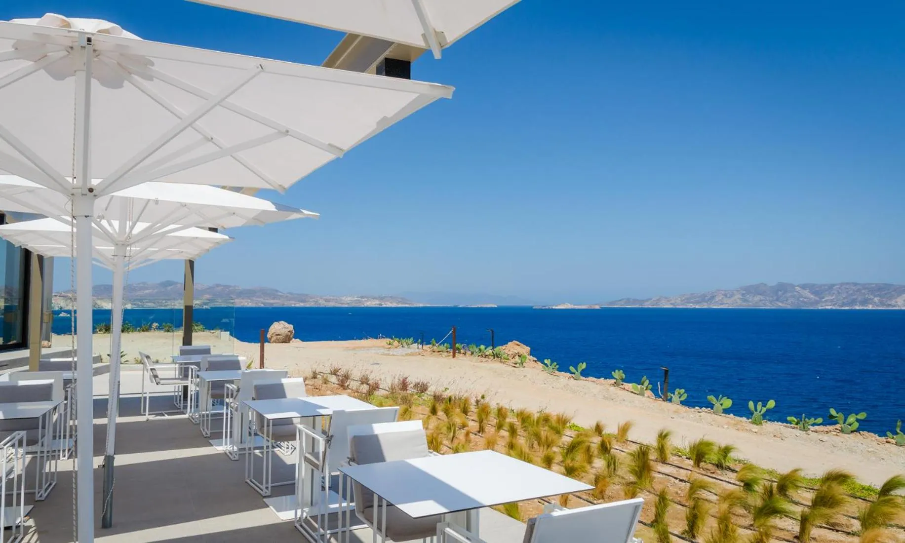 Restaurant/places to eat in Milos Cove