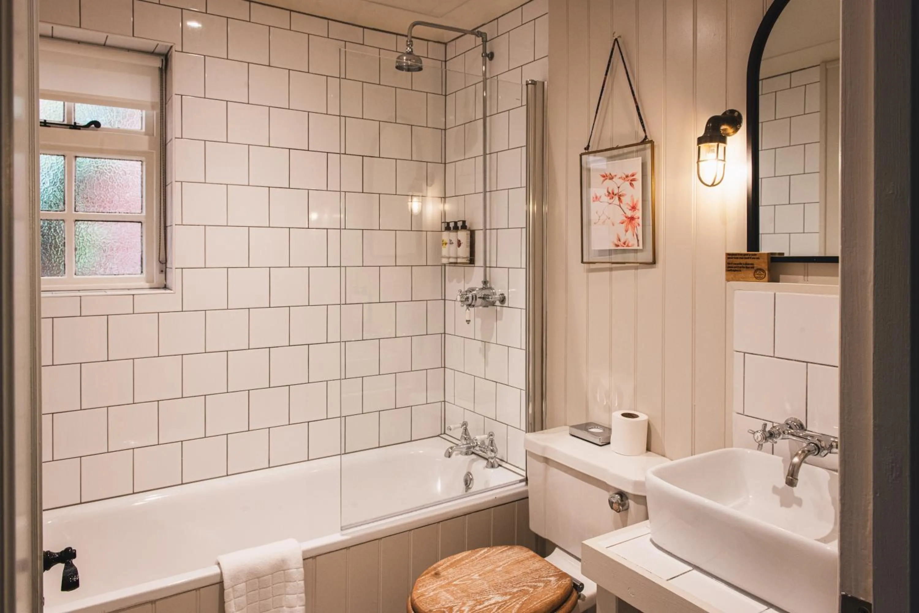 Shower in Bel and The Dragon-Odiham