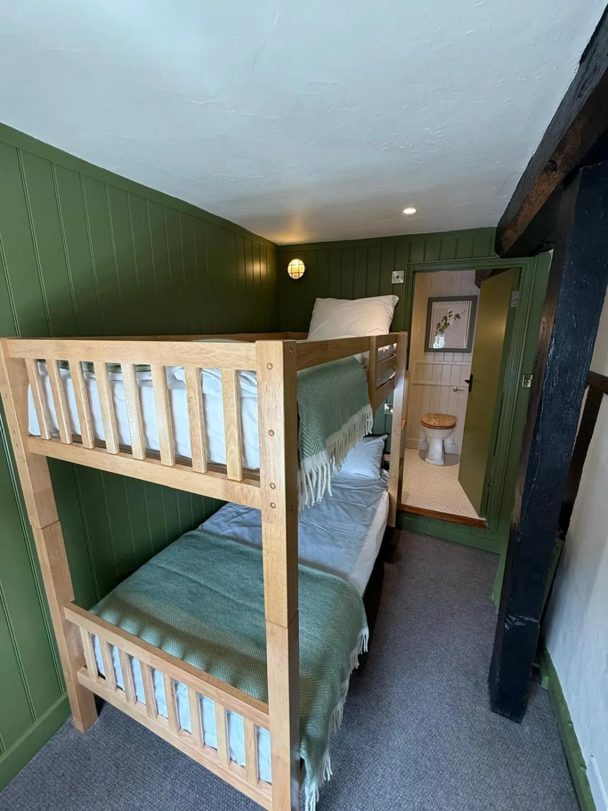 Bed in Bel and The Dragon-Odiham