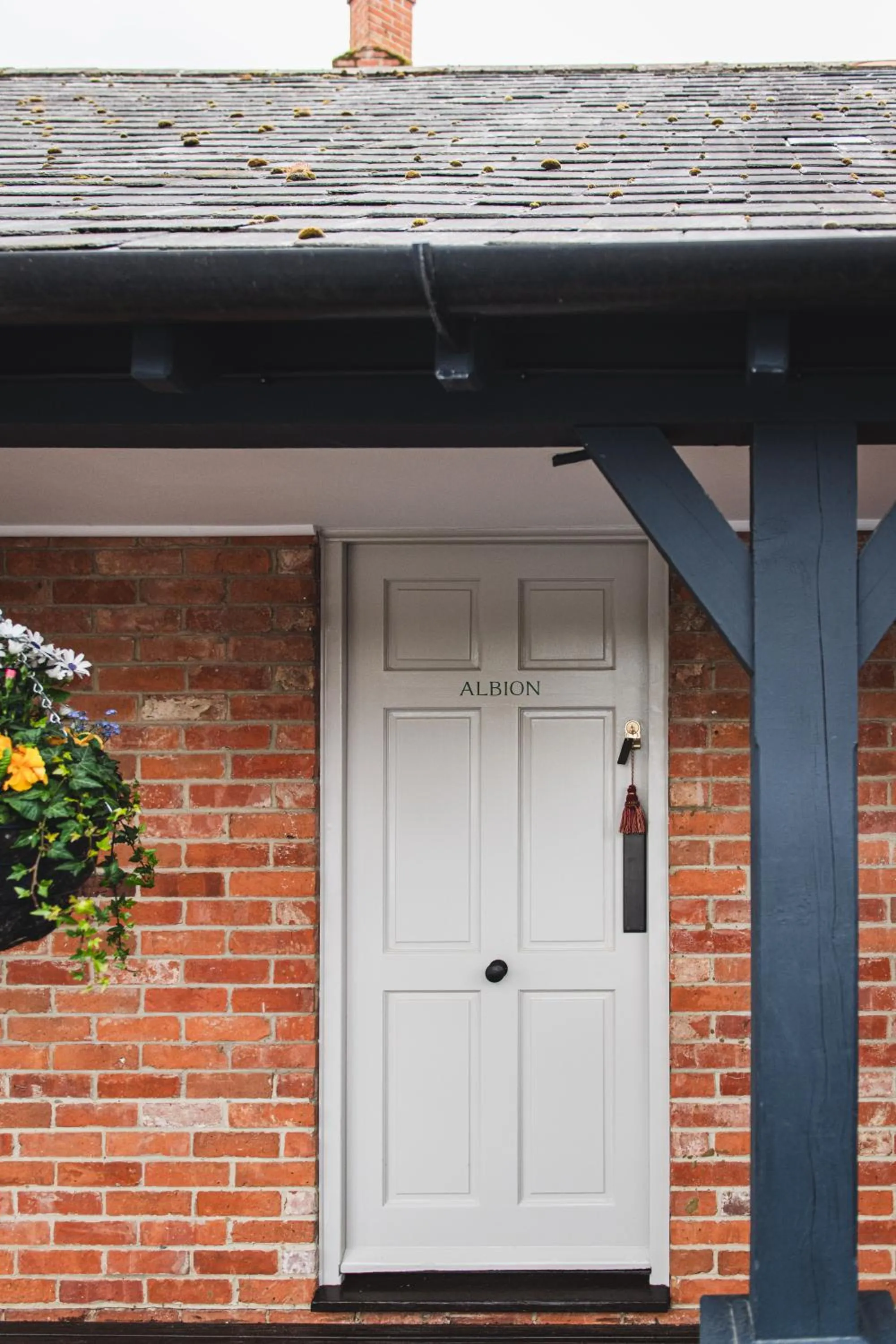 Property building in Bel and The Dragon-Odiham