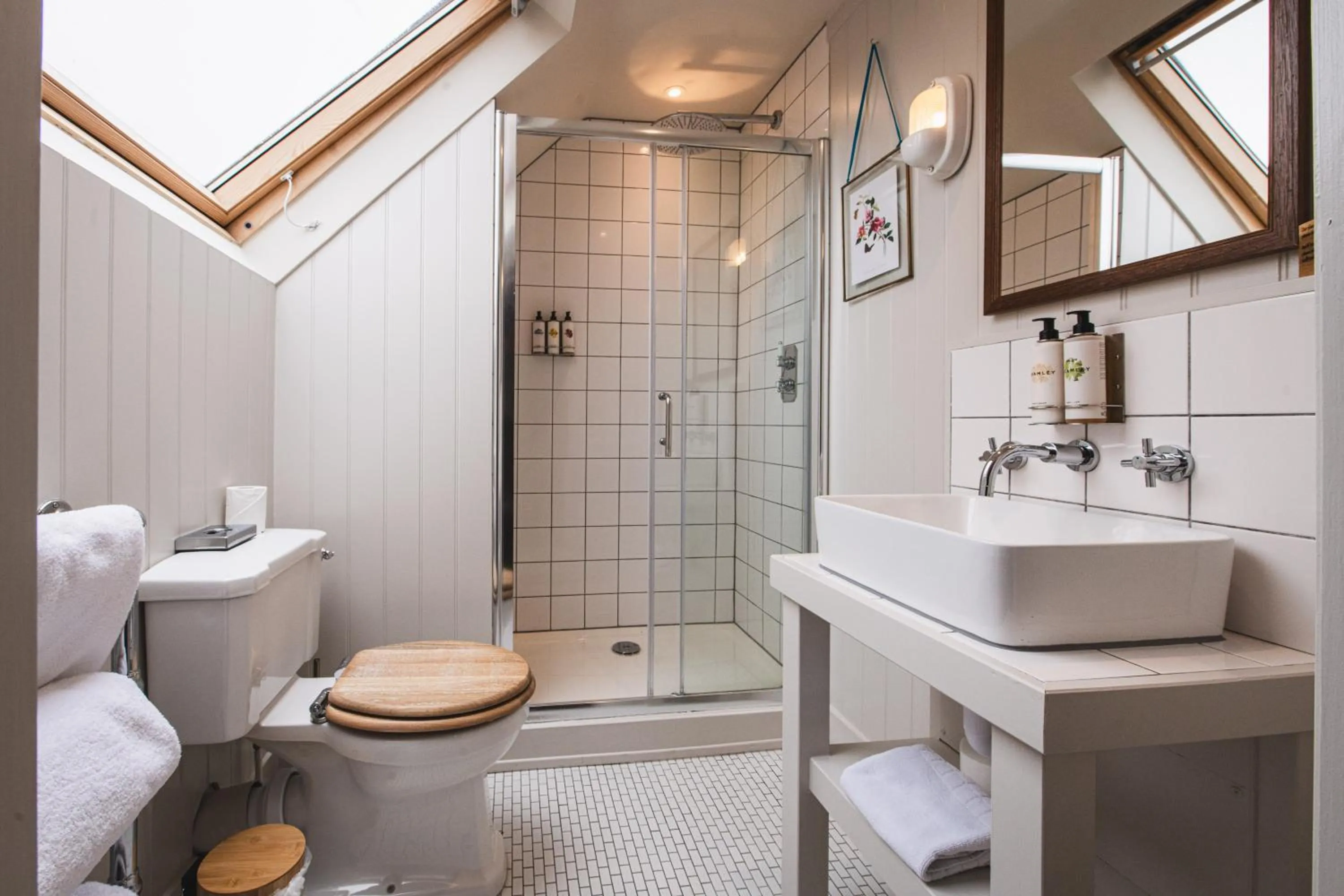 Shower in Bel and The Dragon-Odiham