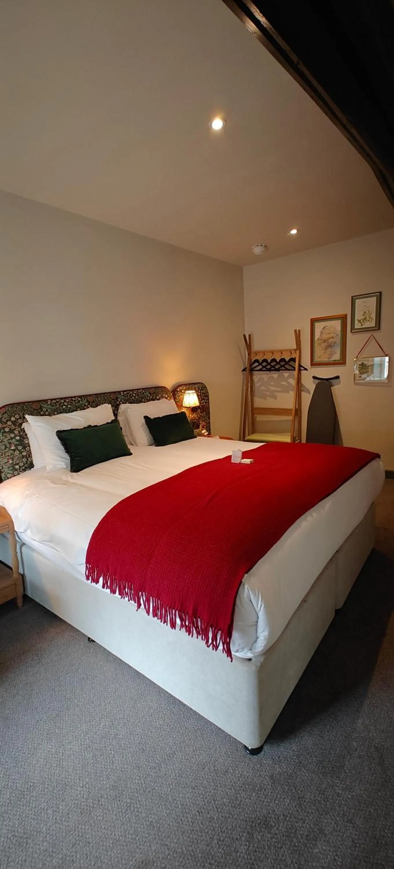 Bed in Bel and The Dragon-Odiham