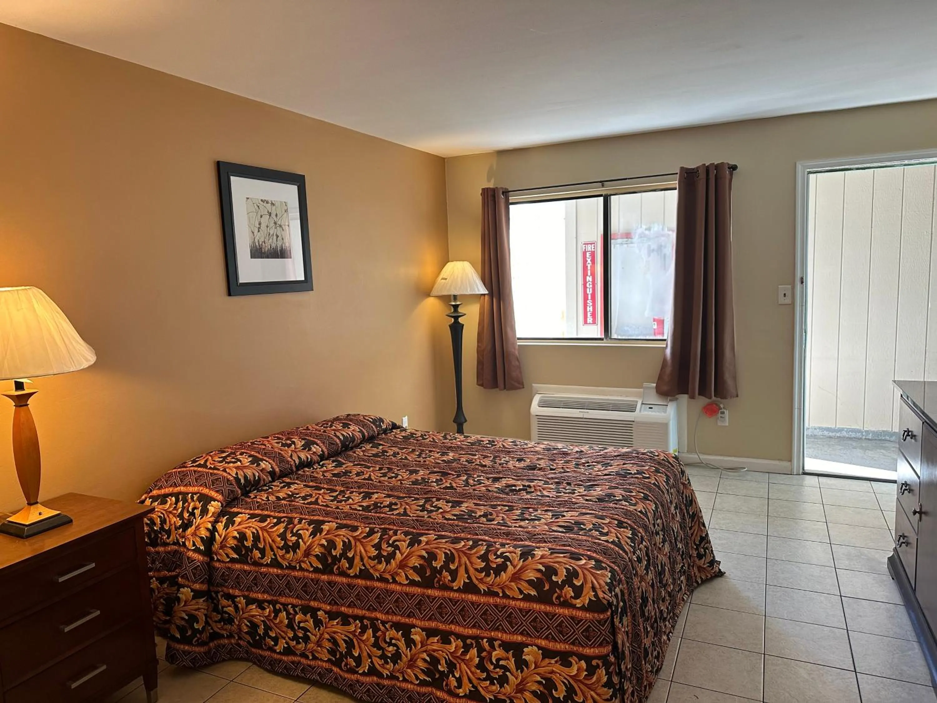 Bed in Sea Palace Motel