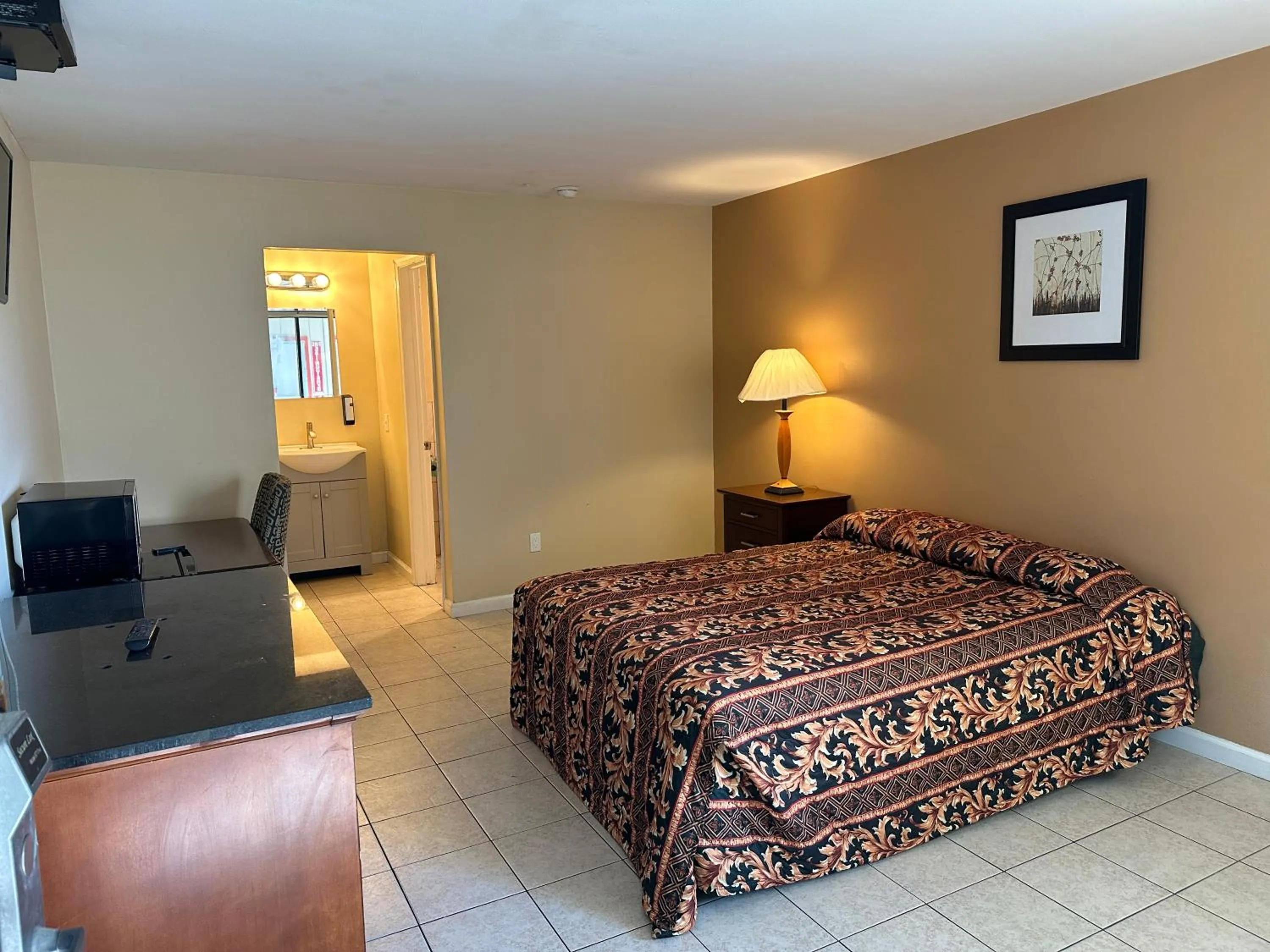 Photo of the whole room, Bed in Sea Palace Motel