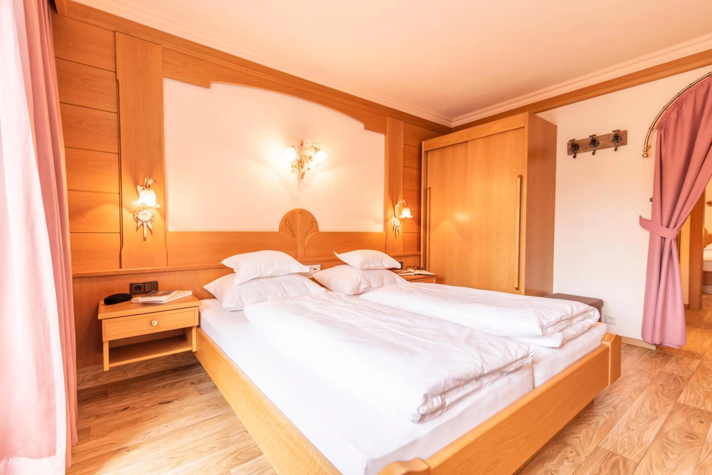 Bed in Hotel Garni Apart TINA