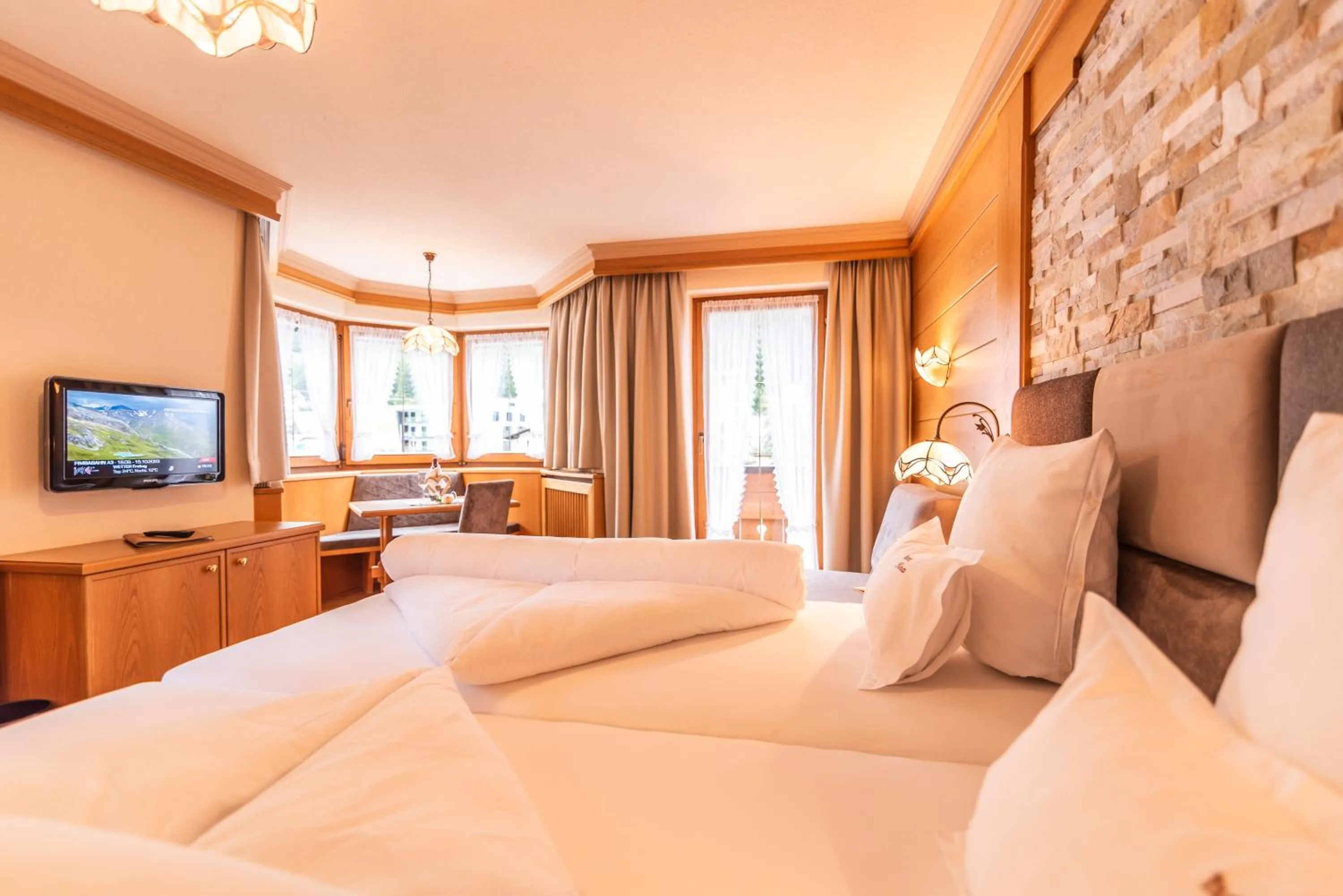 Photo of the whole room, Bed in Hotel Garni Apart TINA