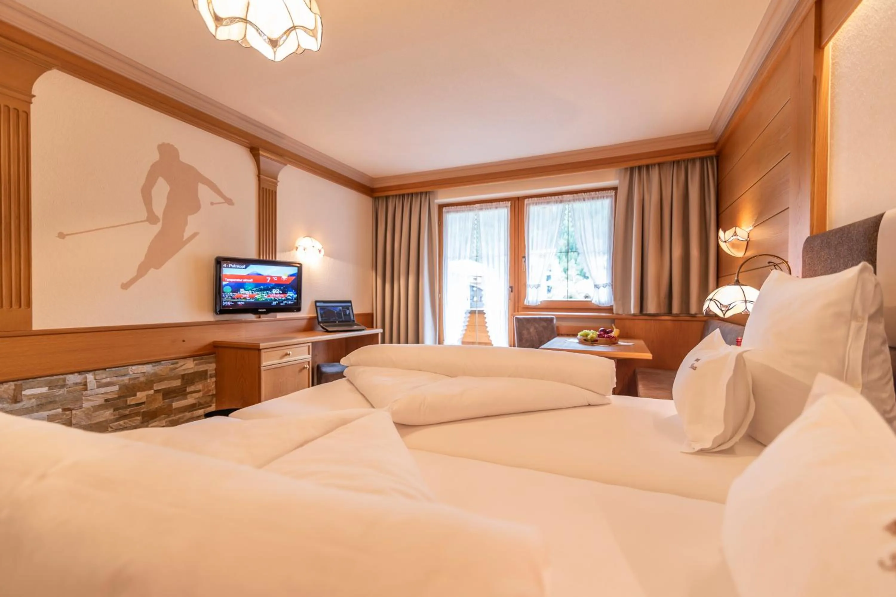 Photo of the whole room, Bed in Hotel Garni Apart TINA