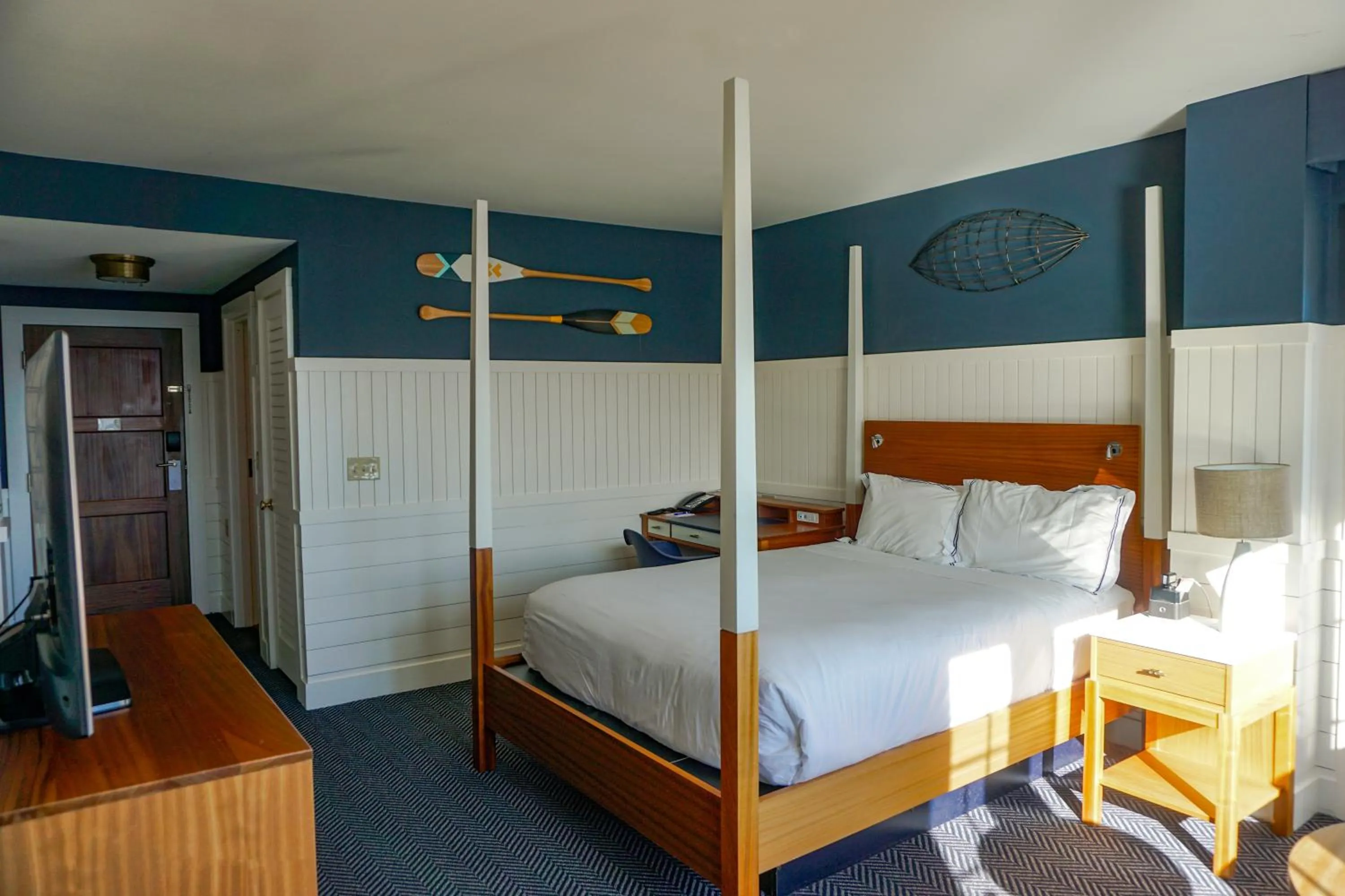 Bed in Mill Falls Resort Collection at the Lake