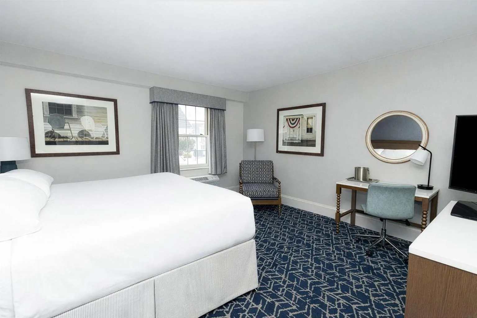 Bed in Mill Falls Resort Collection at the Lake