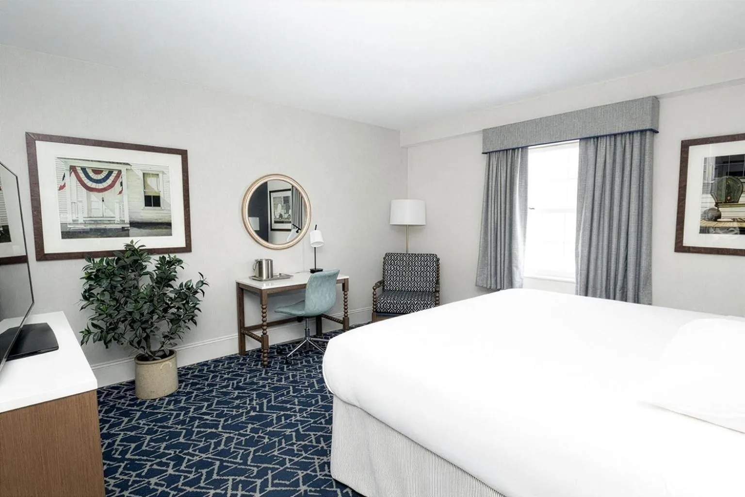 Bed in Mill Falls Resort Collection at the Lake