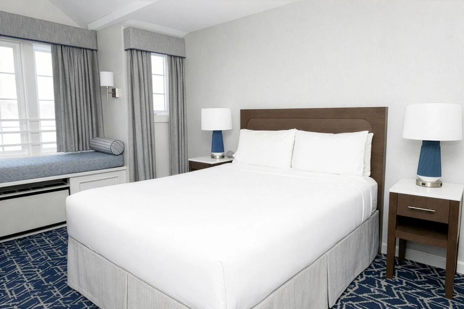 Bed in Mill Falls Resort Collection at the Lake