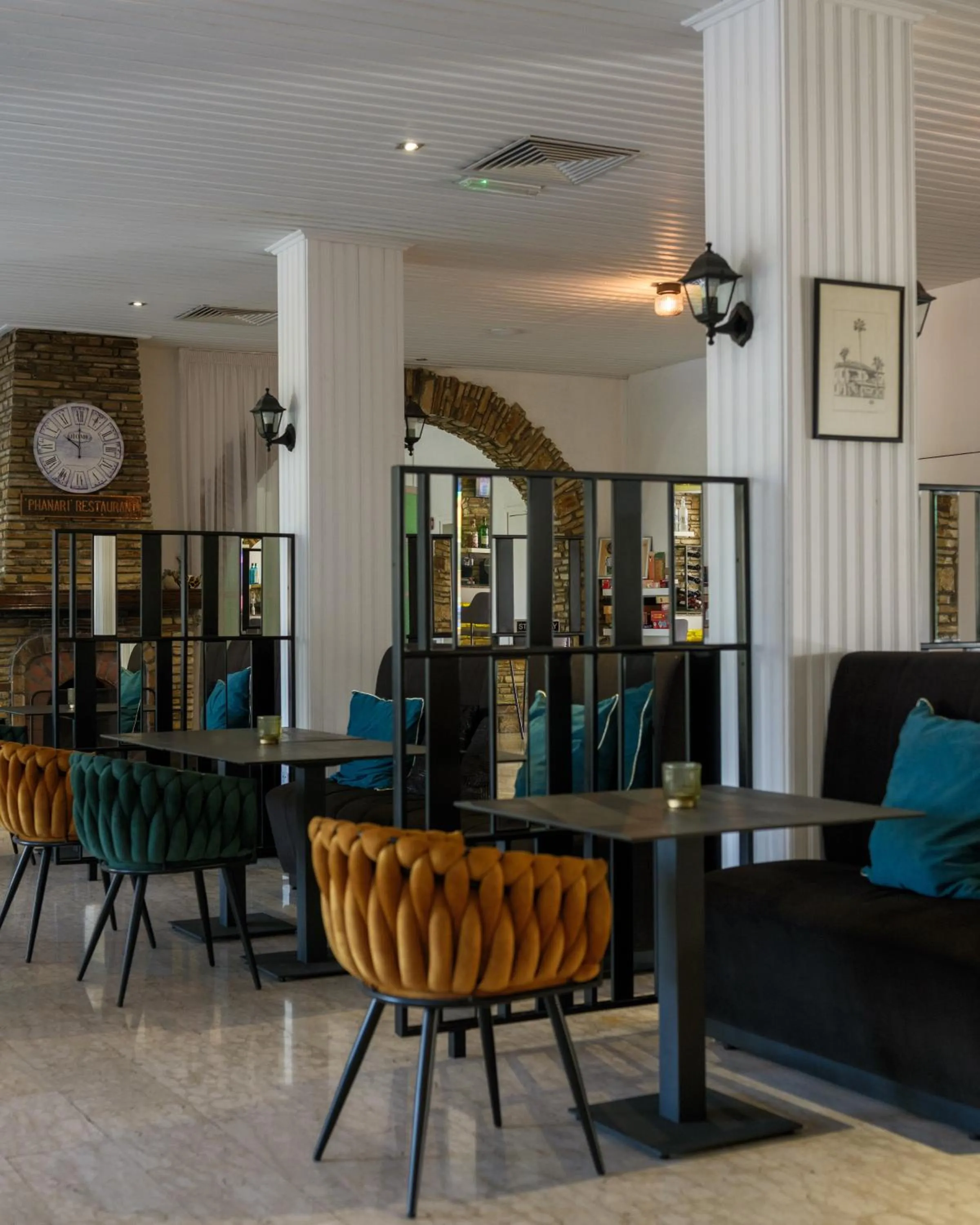 Restaurant/places to eat in Sveltos Hotel