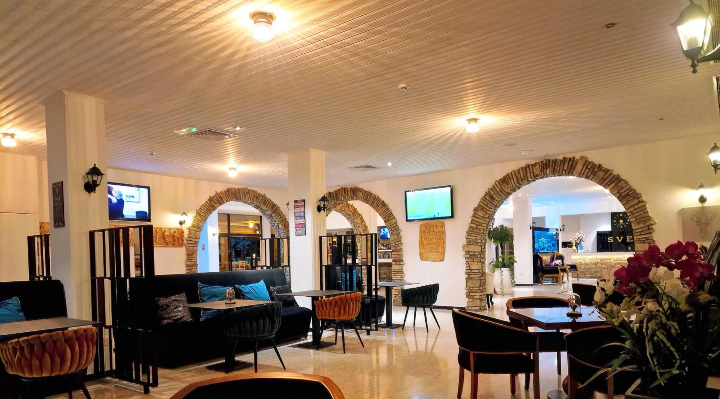 Restaurant/places to eat in Sveltos Hotel