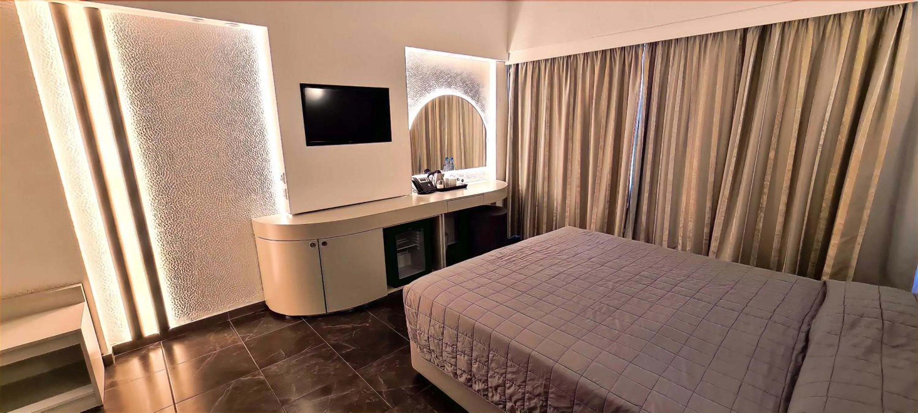 Bed in Sveltos Hotel