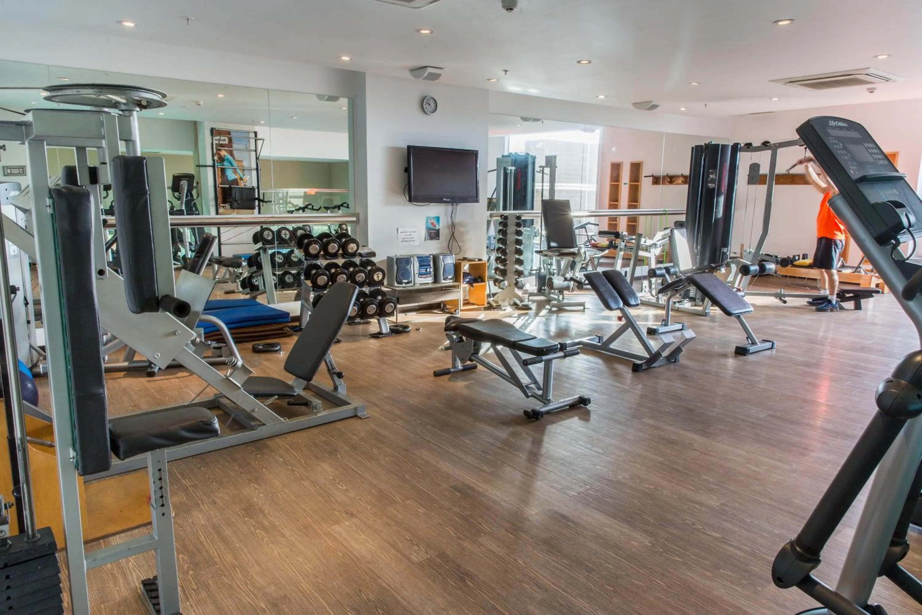 Fitness centre/facilities in Esplendor by Wyndham Mendoza