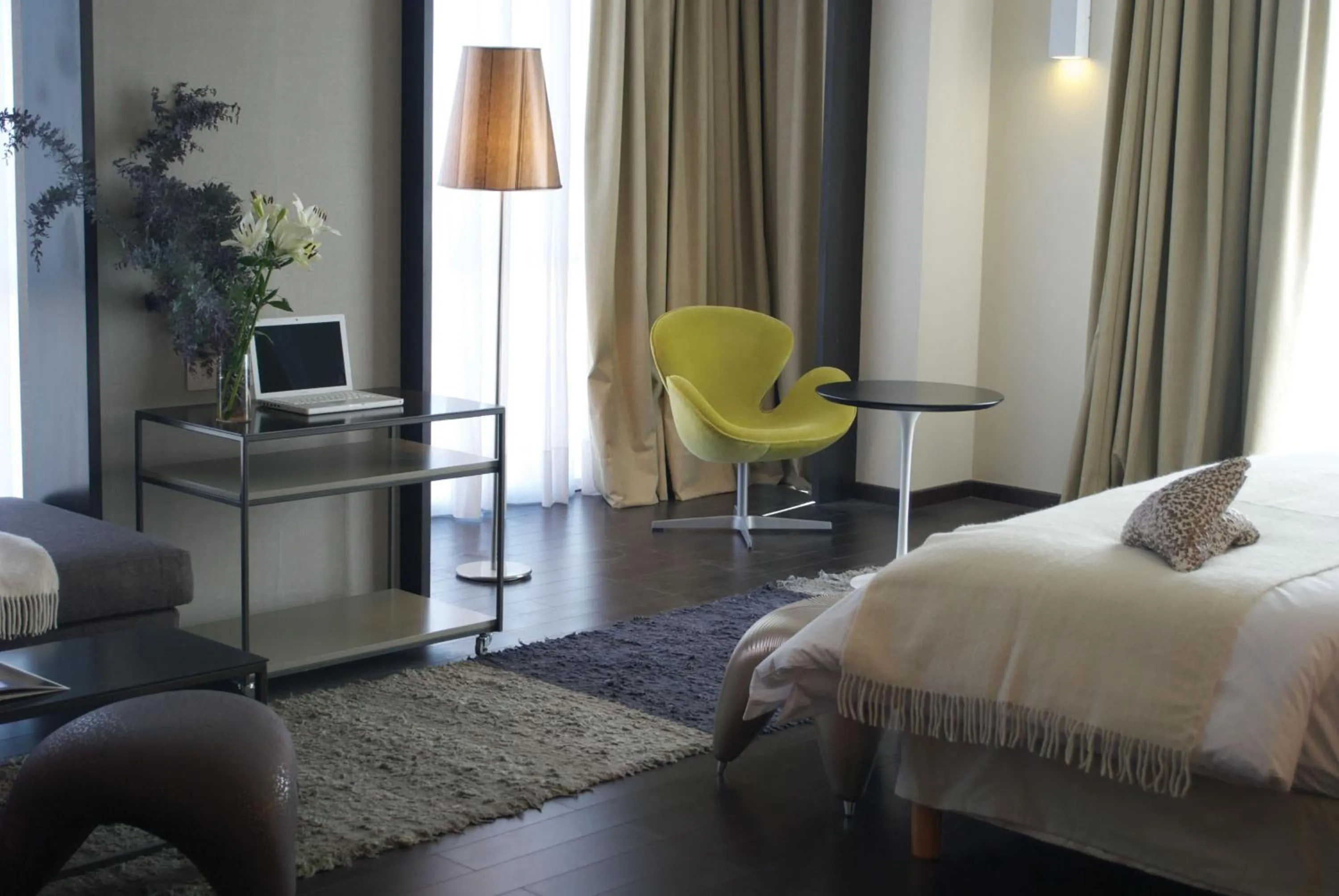 Photo of the whole room, Bed in Esplendor by Wyndham Mendoza