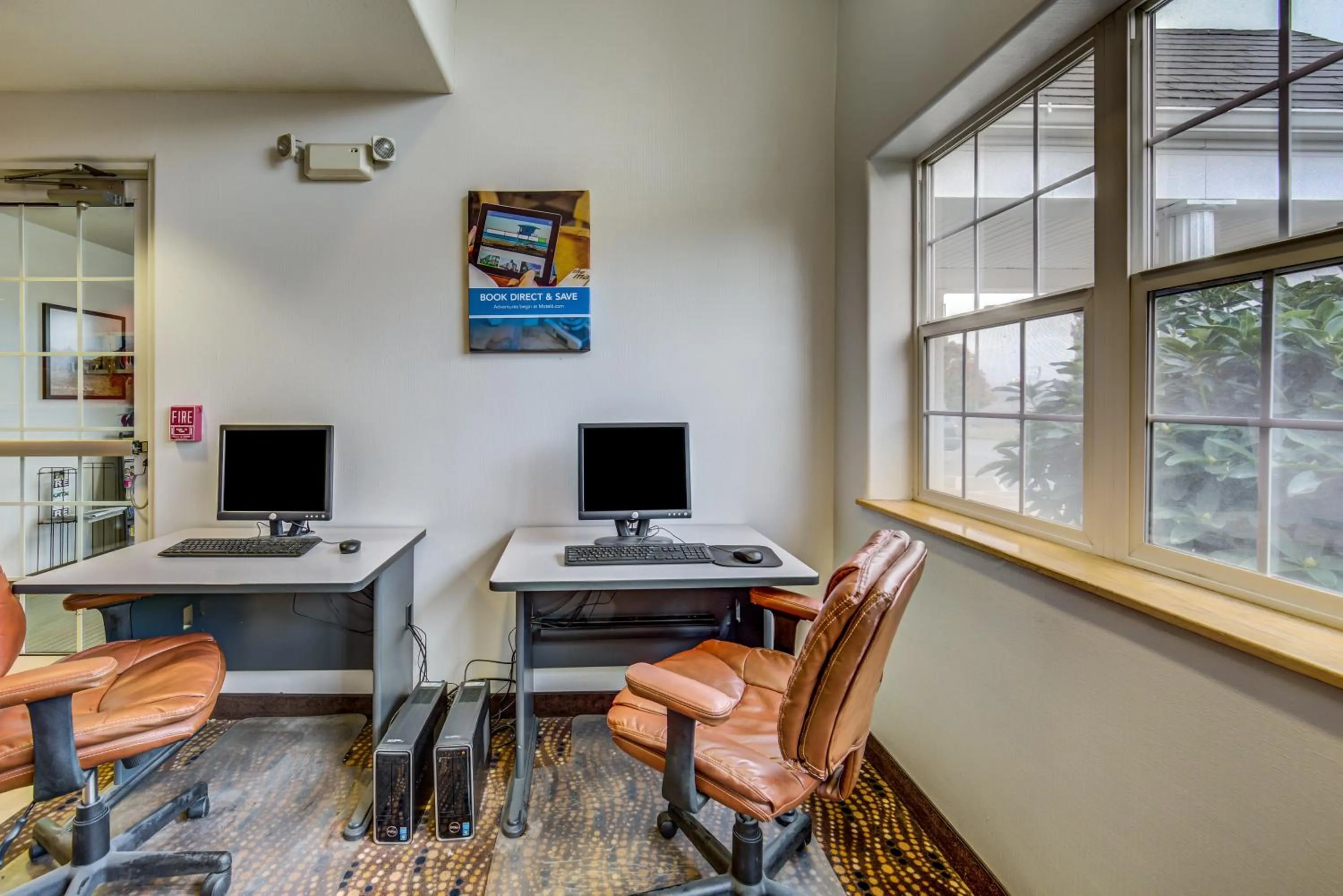 TV and multimedia in Motel 6-Sutherlin, OR