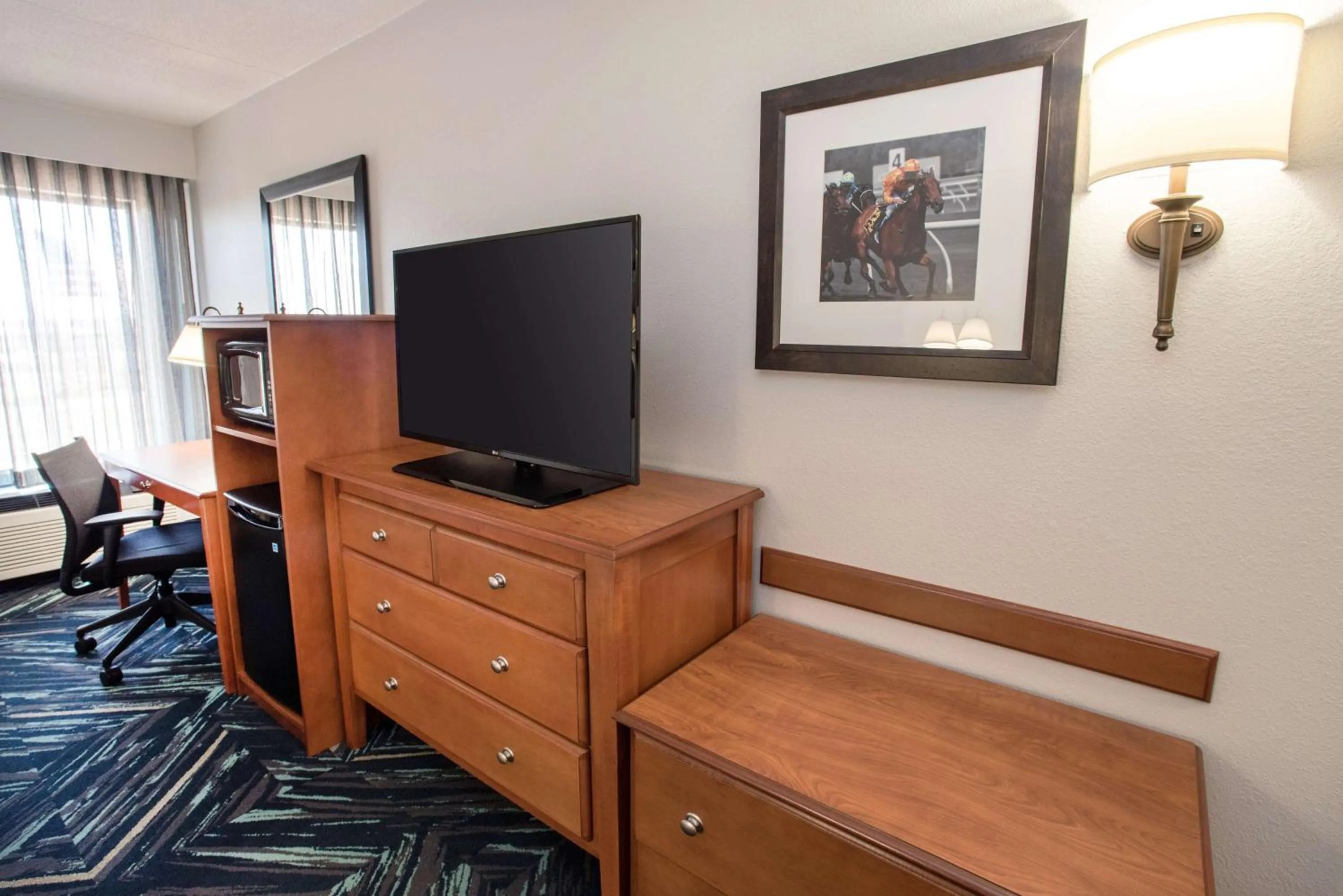 Bed in Hampton Inn Clarksville