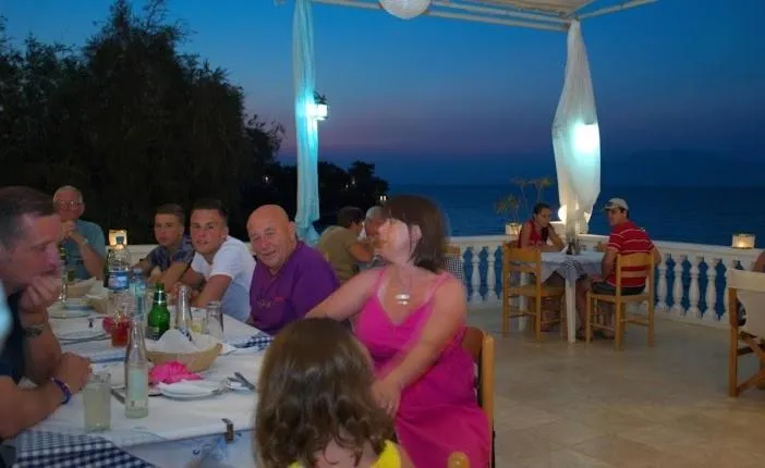 Restaurant/places to eat in Clear Horizon