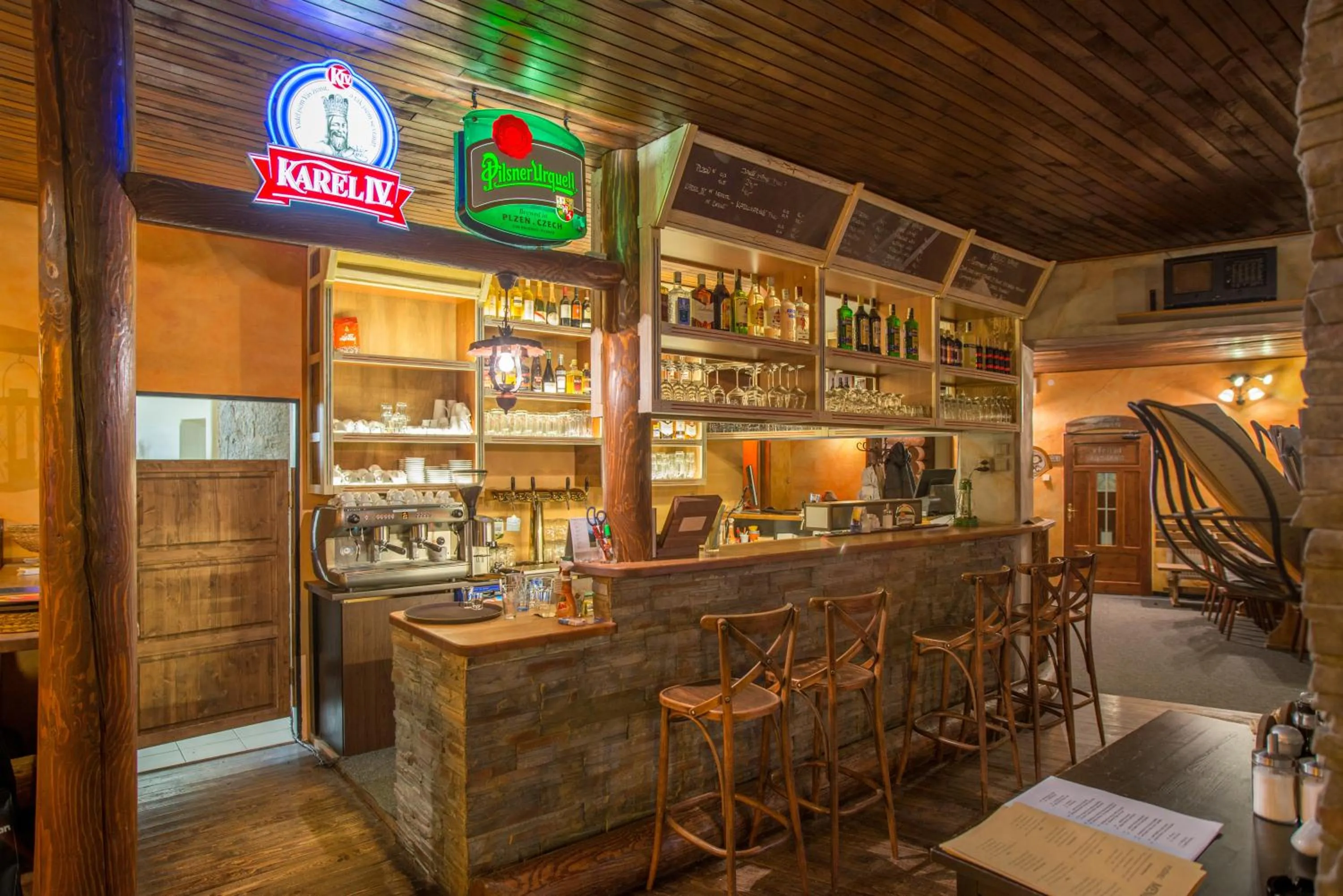 Restaurant/places to eat in Hotel Plesivec