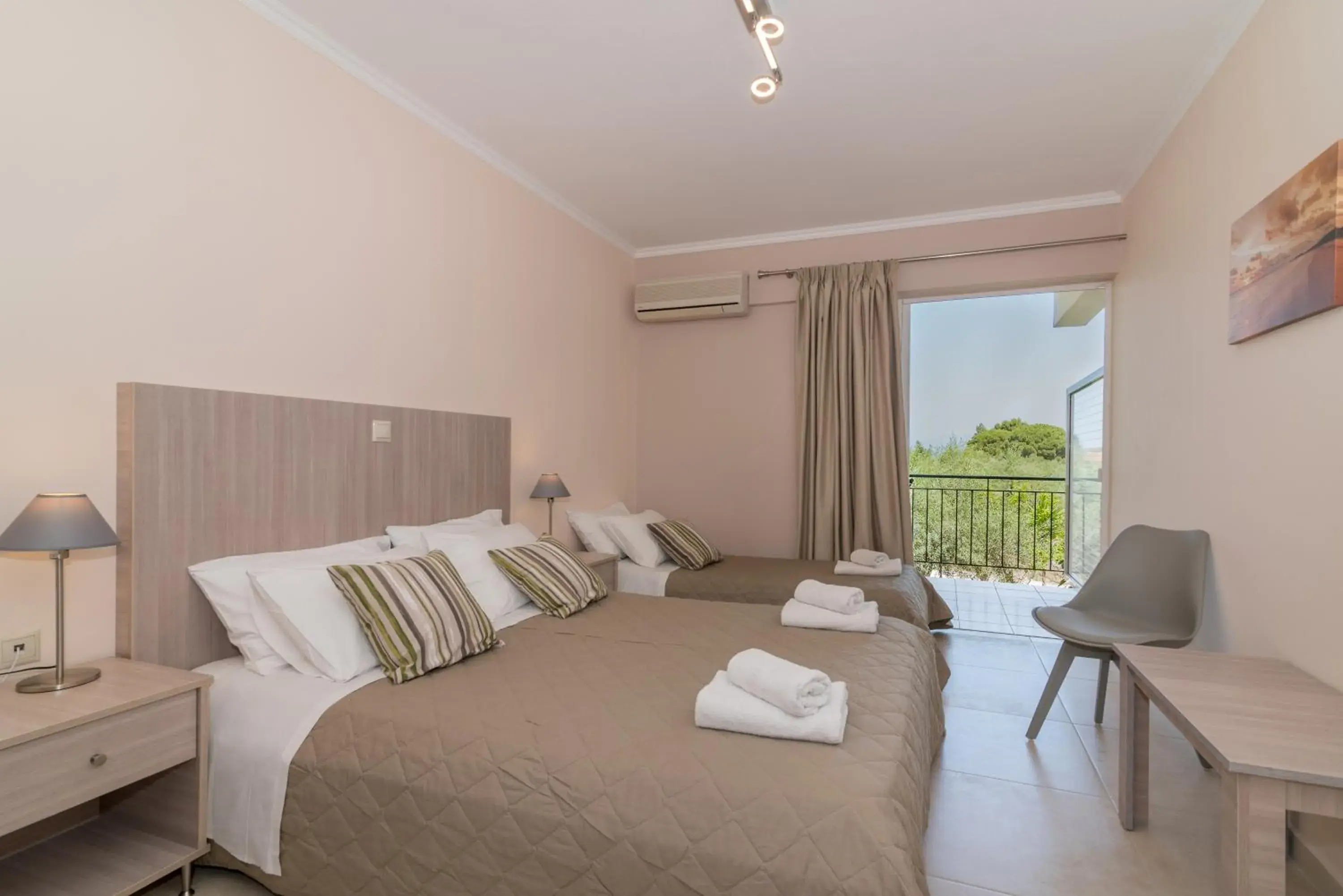 Triple Room in Hotel Varres Triple Room in Hotel Varres