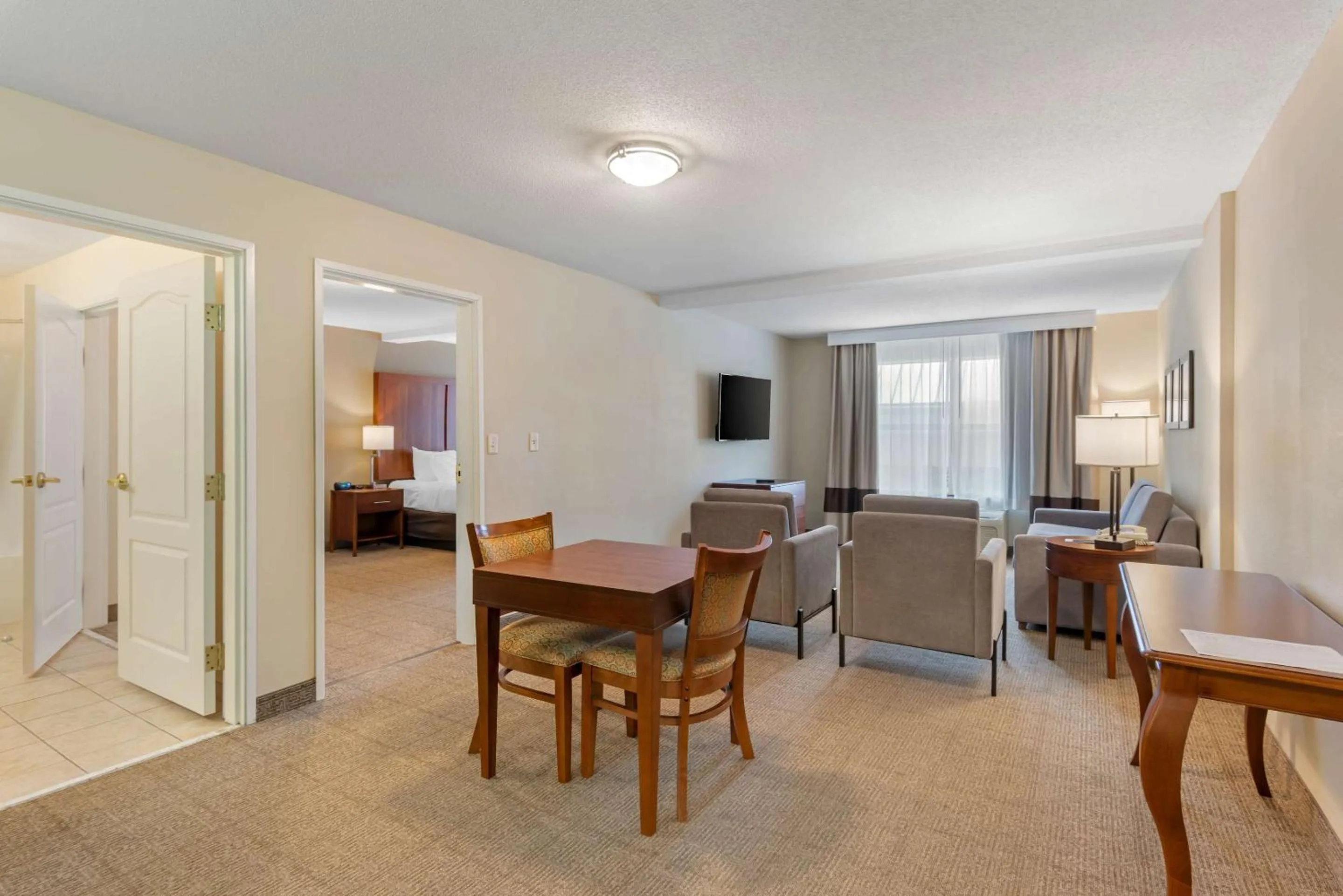 Bedroom in Comfort Inn & Suites Dover near Speedway