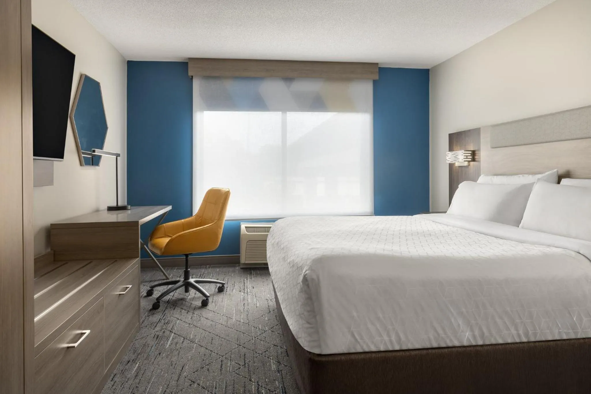 Photo of the whole room, Bed in Holiday Inn Express Hotel & Suites Brockville by IHG