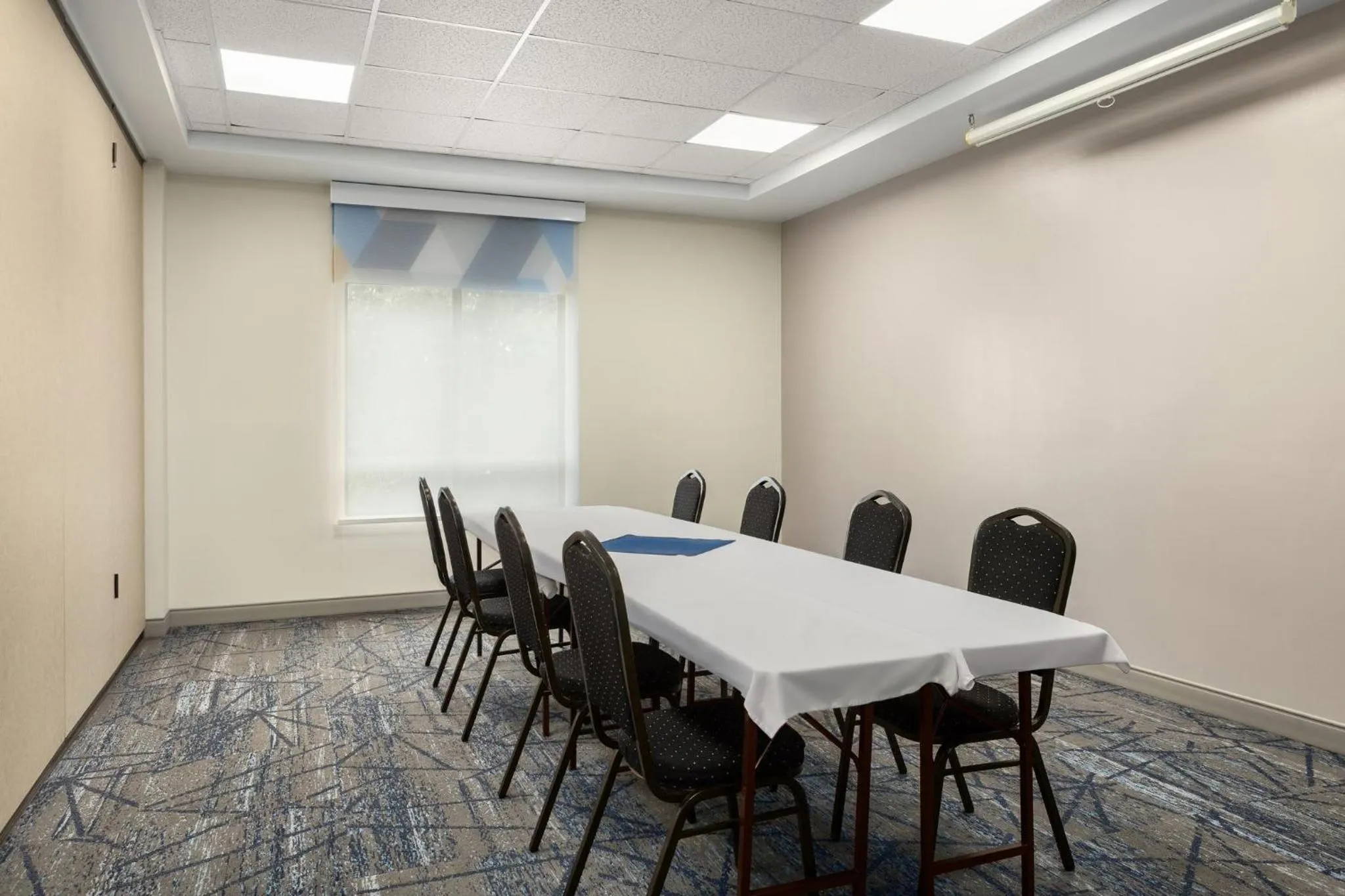 Meeting/conference room in Holiday Inn Express Hotel & Suites Brockville by IHG