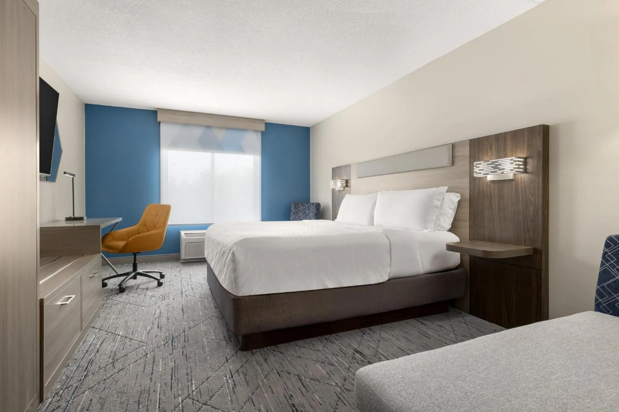 Photo of the whole room, Bed in Holiday Inn Express Hotel & Suites Brockville by IHG