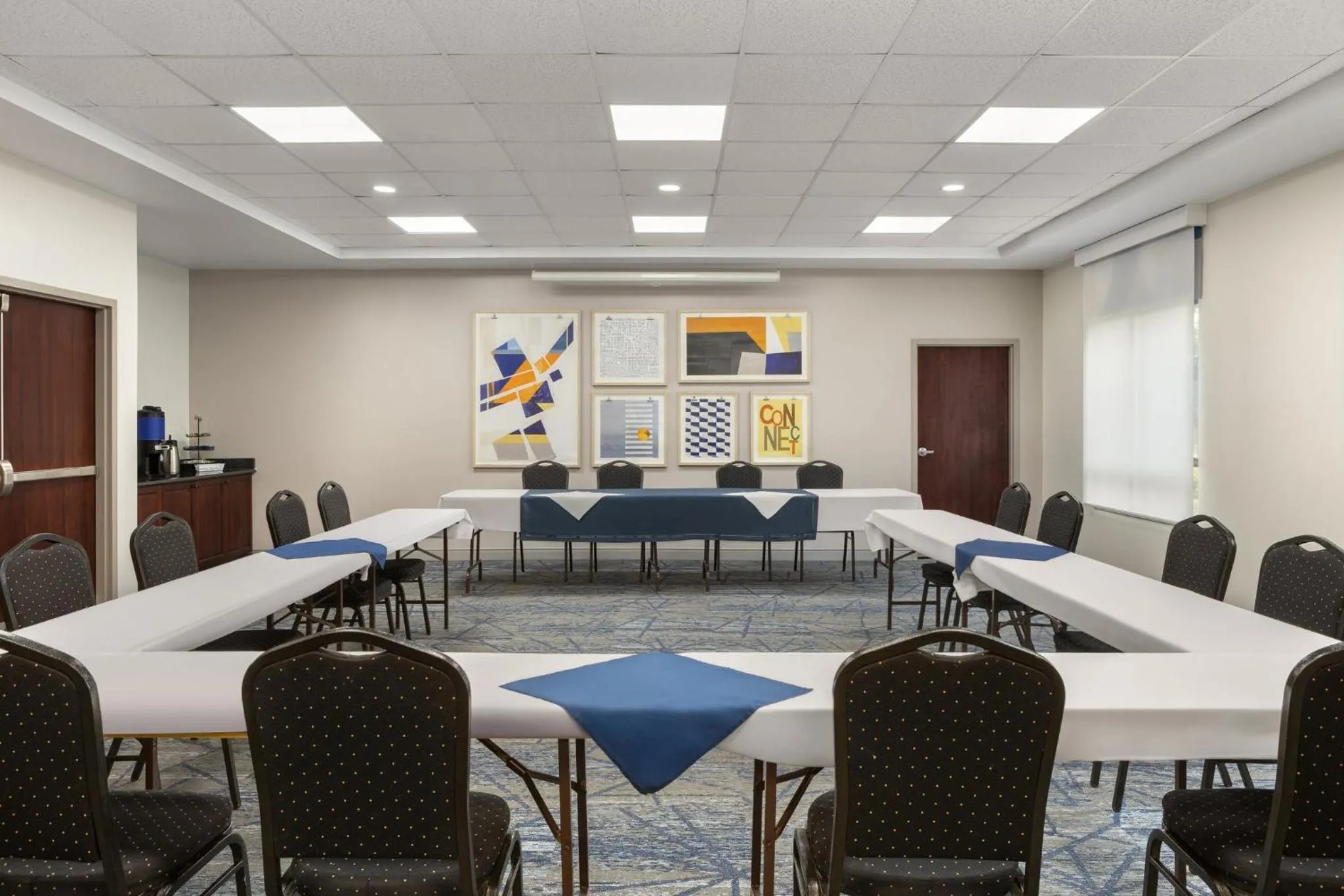 Meeting/conference room in Holiday Inn Express Hotel & Suites Brockville by IHG