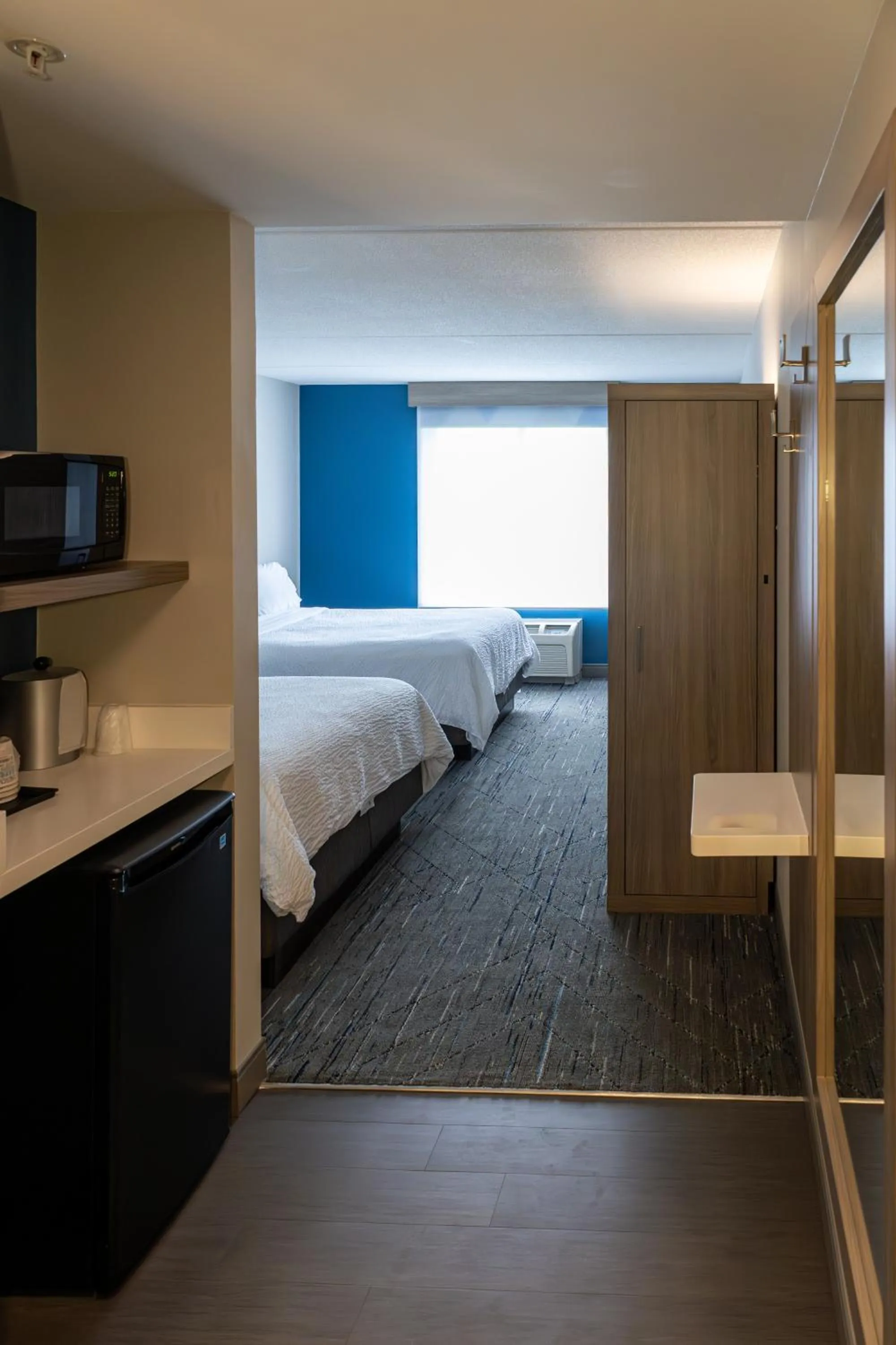 Bed in Holiday Inn Express Hotel & Suites Brockville by IHG
