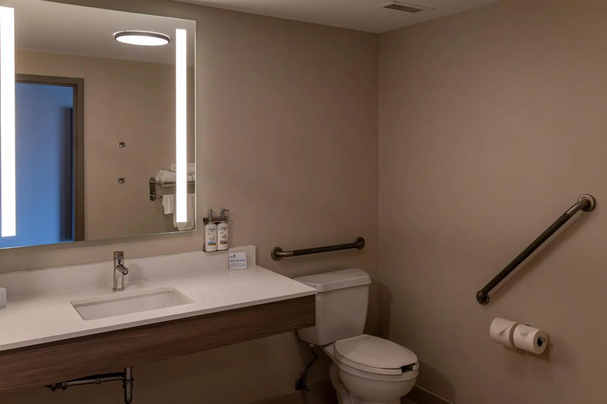 Photo of the whole room in Holiday Inn Express Hotel & Suites Brockville by IHG