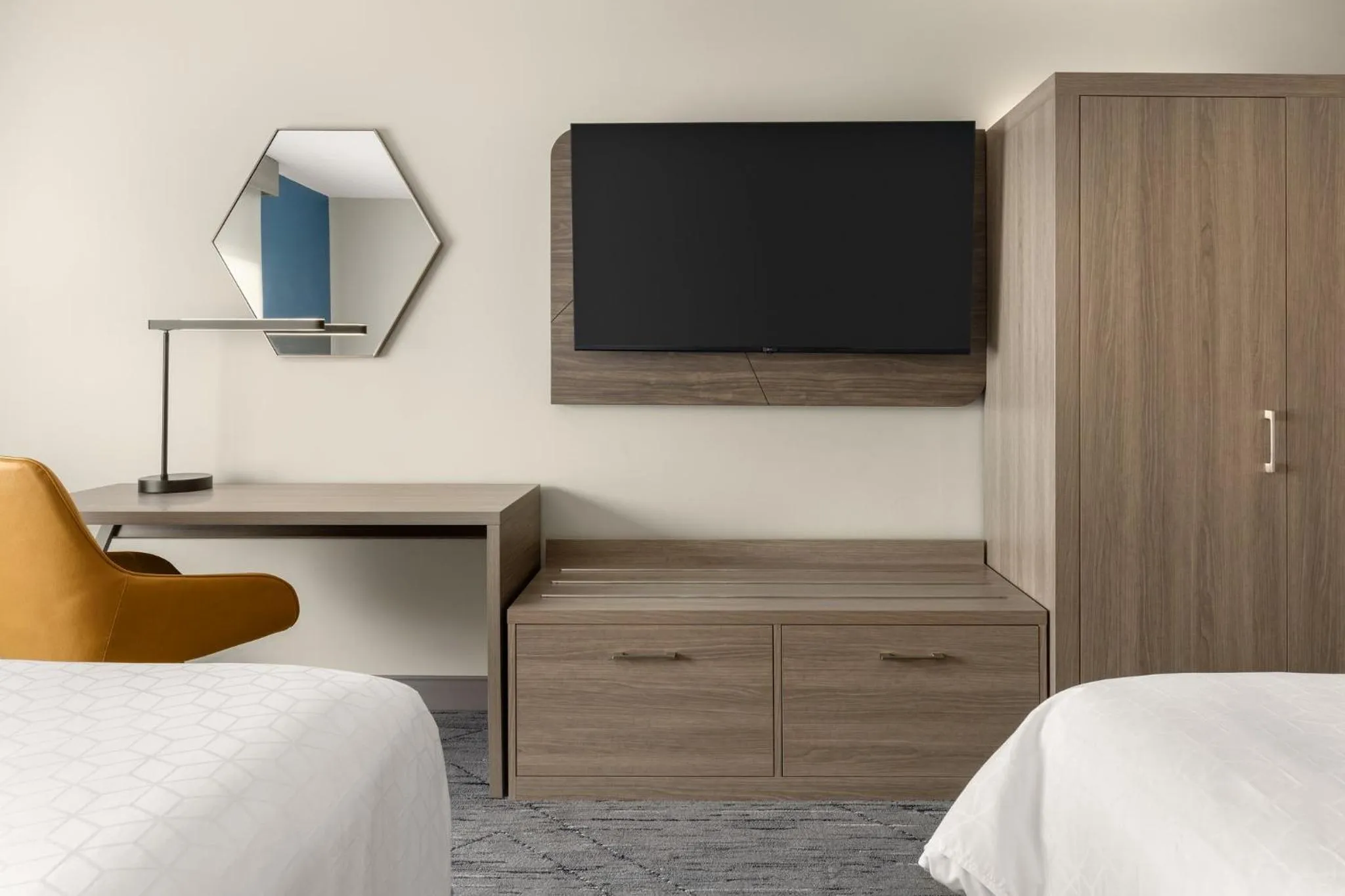 Photo of the whole room, Bed in Holiday Inn Express Hotel & Suites Brockville by IHG