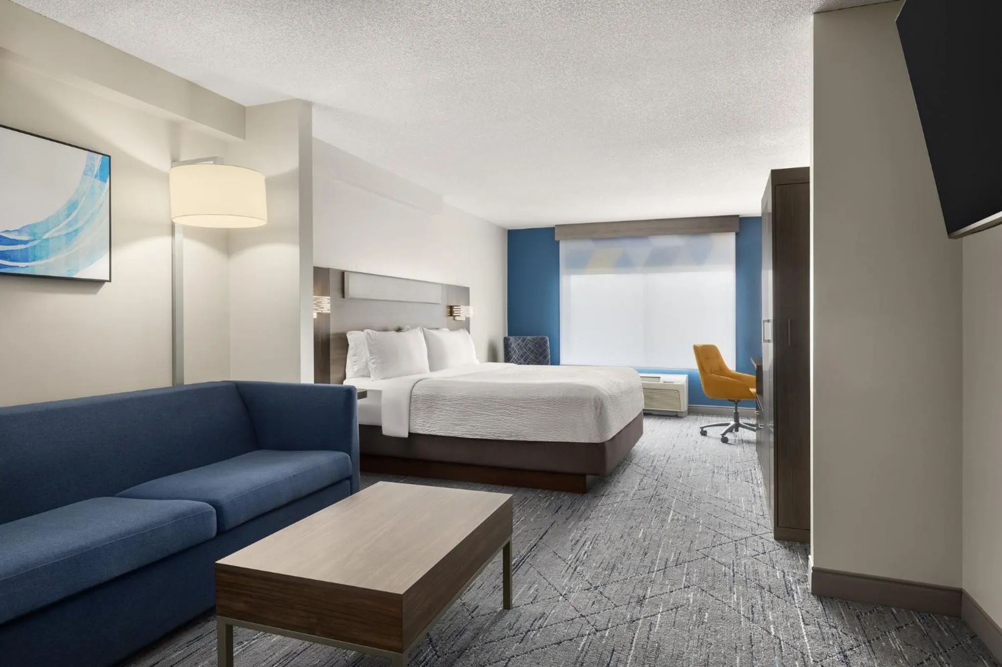 Photo of the whole room, Bed in Holiday Inn Express Hotel & Suites Brockville by IHG