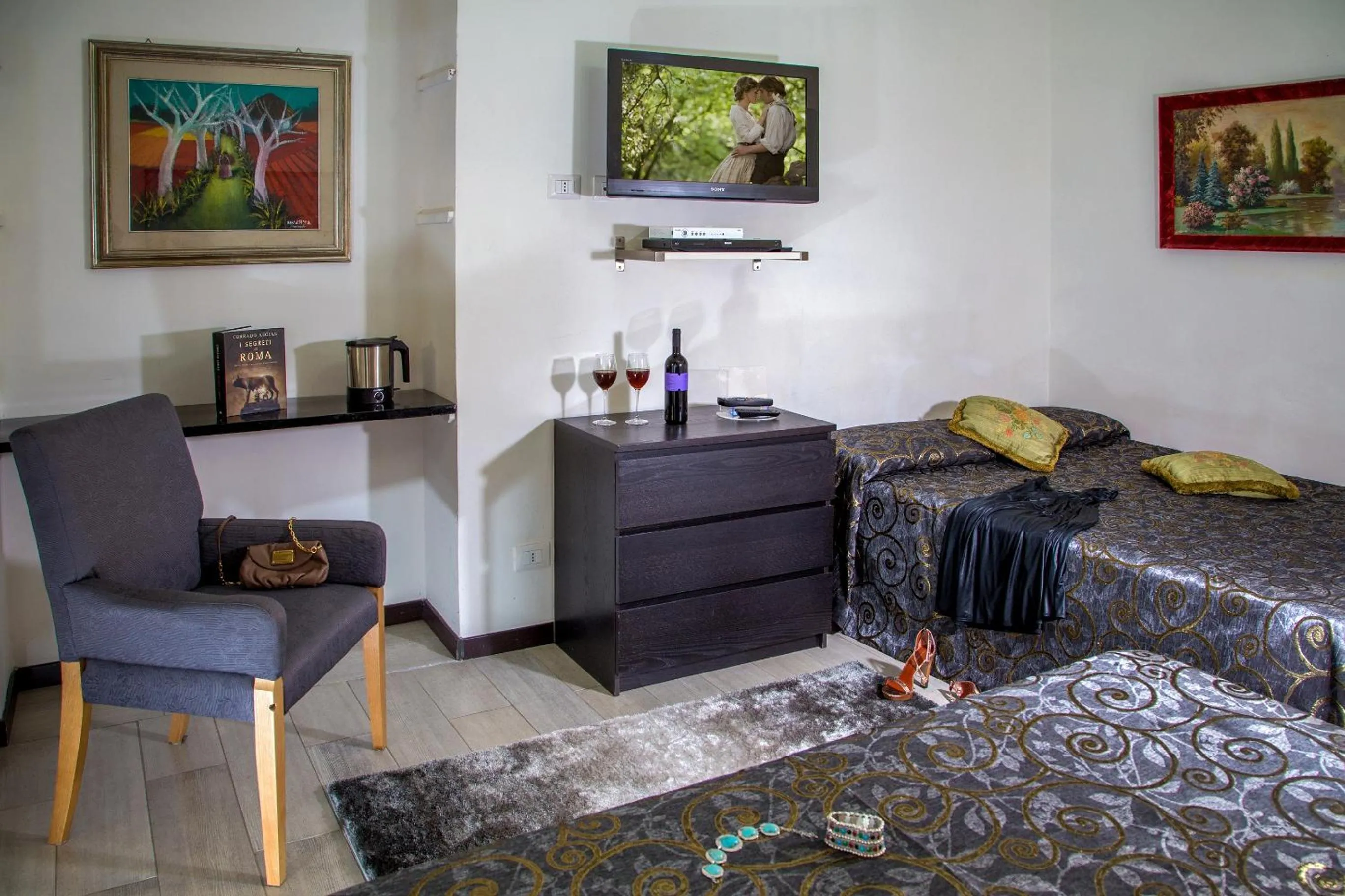 Photo of the whole room in Roma Central Guest House